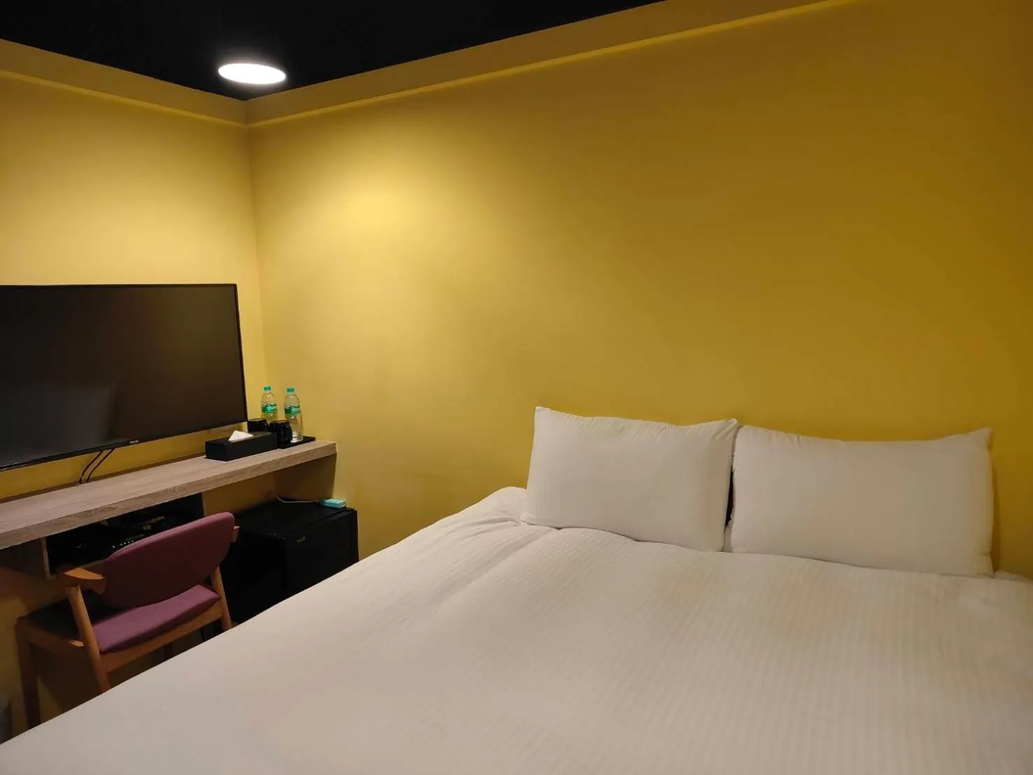 Photo of the whole room, Bed in Bon Hotel Taipei