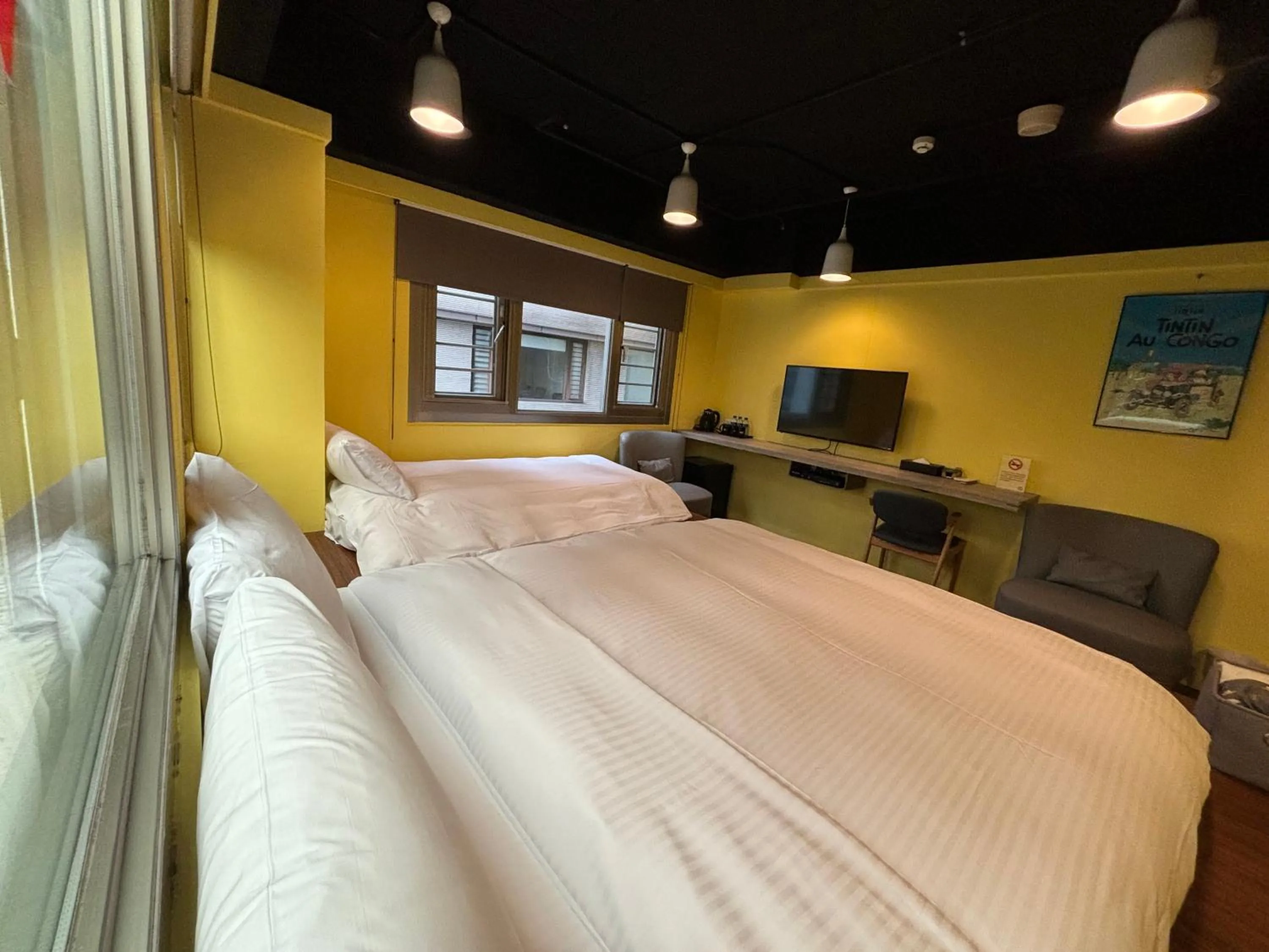 Photo of the whole room, Bed in Bon Hotel Taipei