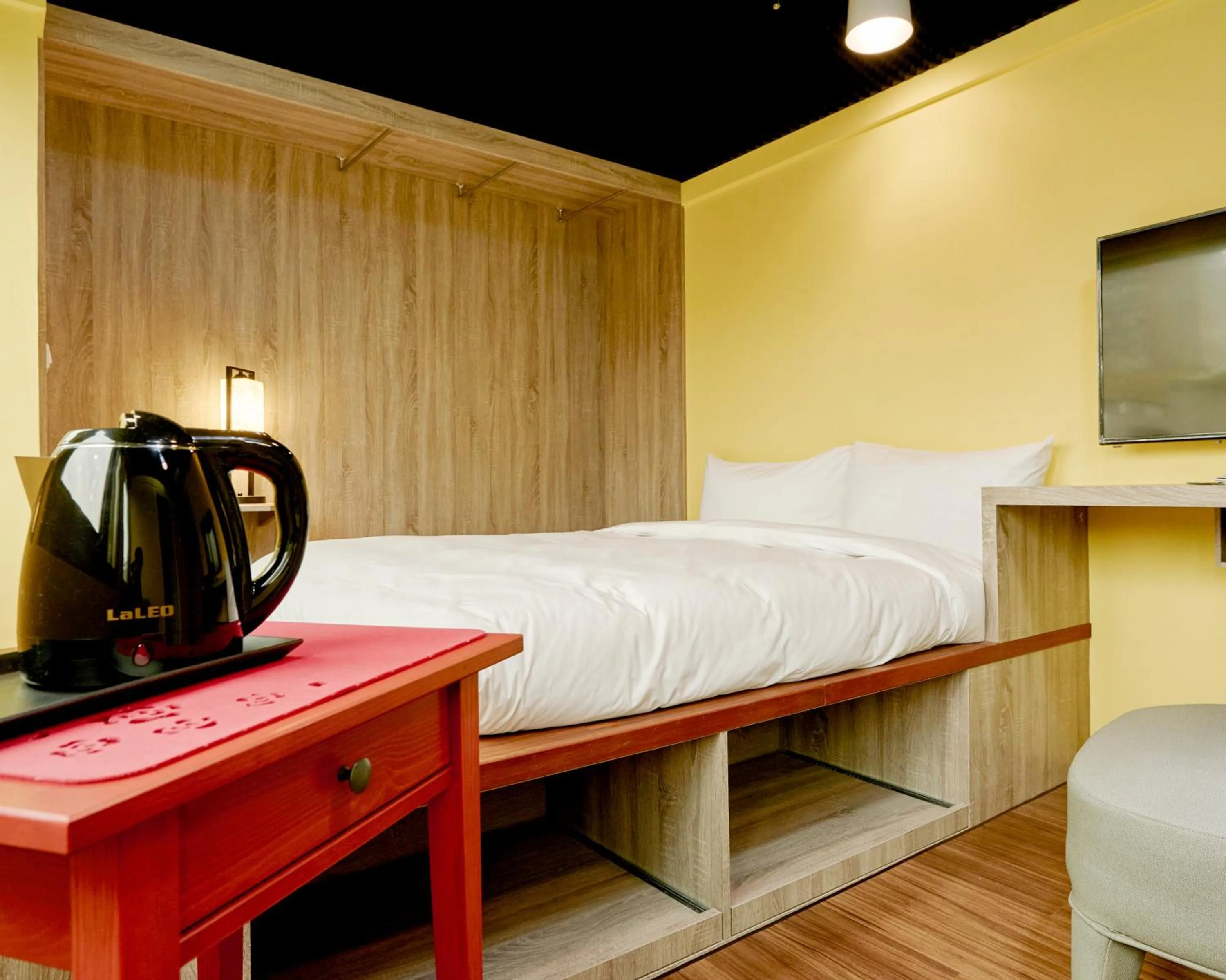 Photo of the whole room, Bed in Bon Hotel Taipei