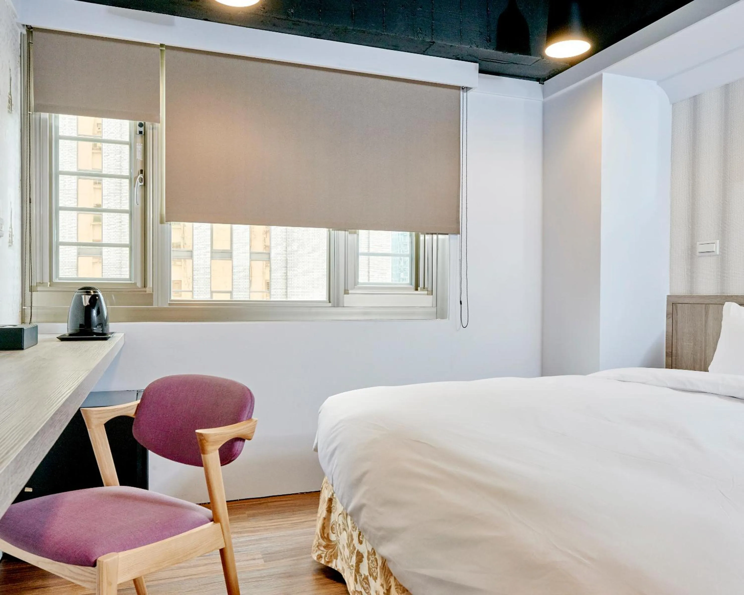 Photo of the whole room, Bed in Bon Hotel Taipei