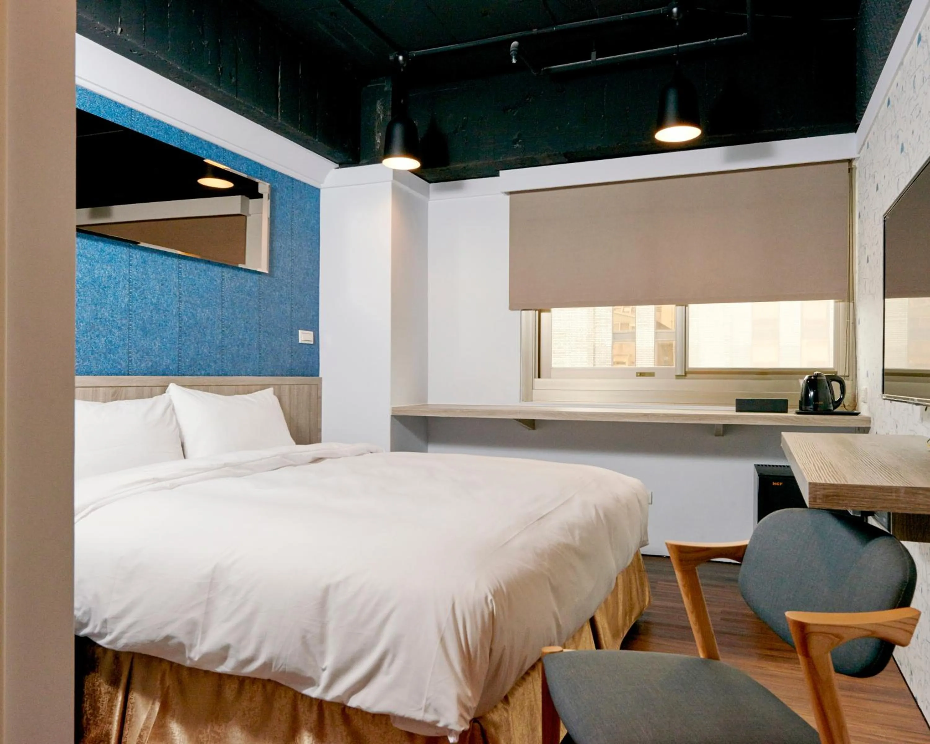 Photo of the whole room, Bed in Bon Hotel Taipei