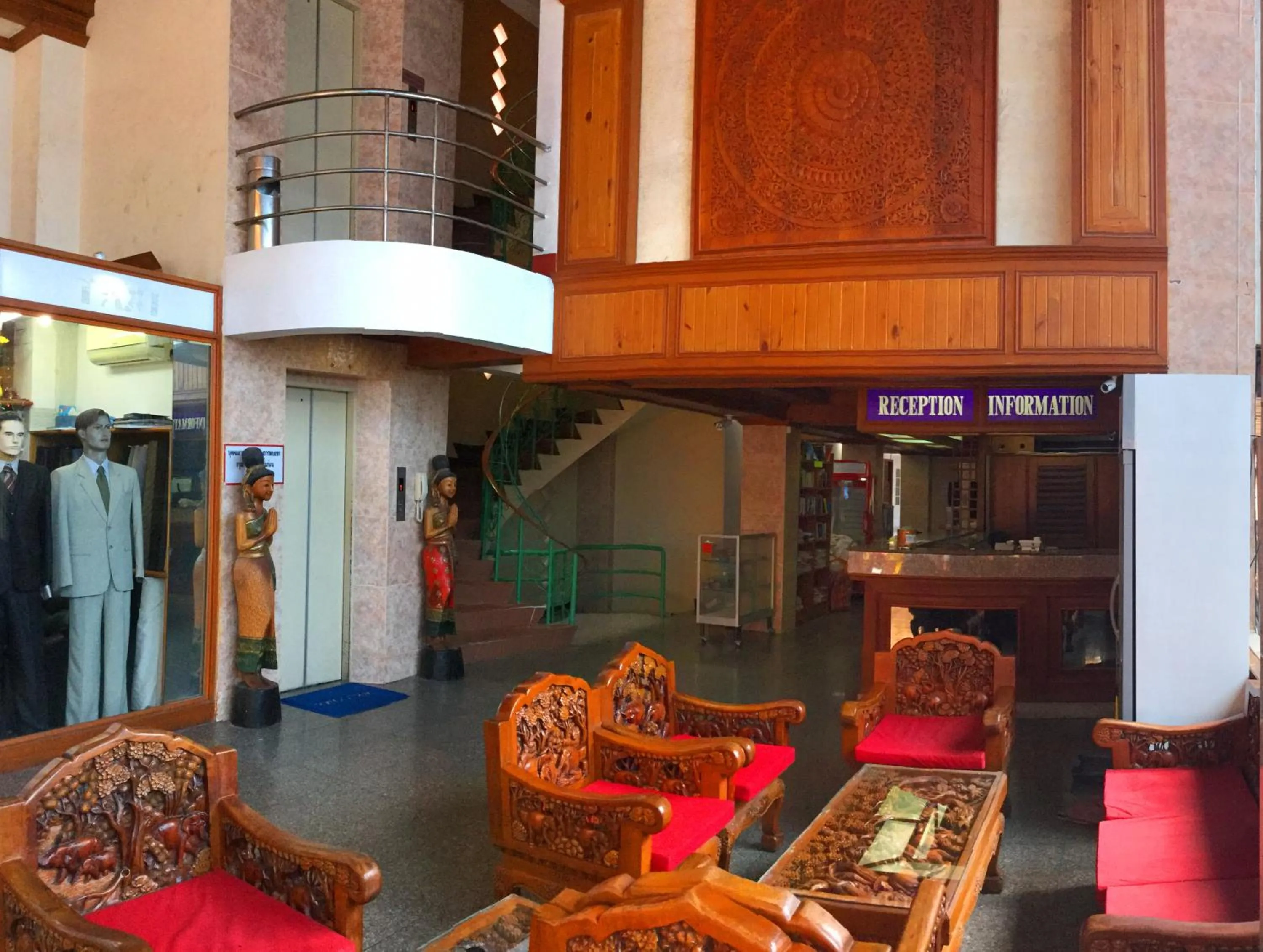 Facade/entrance in Bliss Mansion