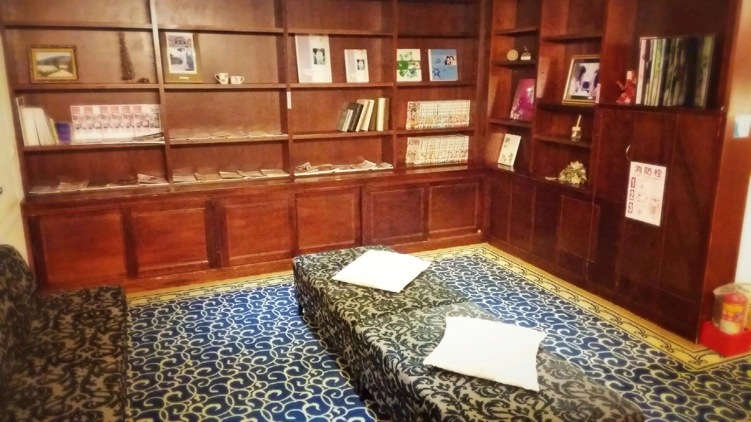 Library, Bed in Empire Pacific Hotel龍潭科學園區 六福村 幼獅工業園區 長租旅居