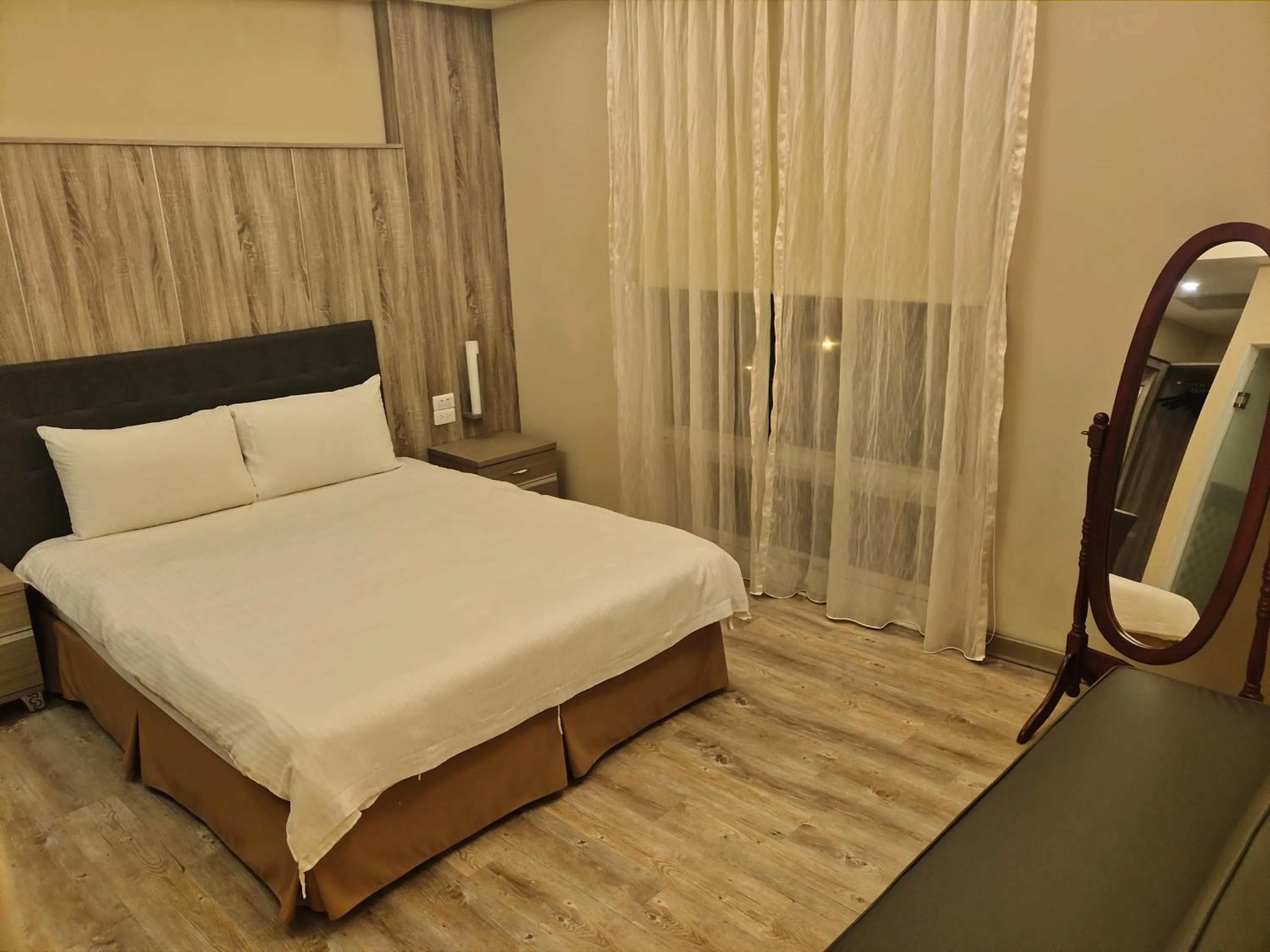 Bed in Empire Pacific Hotel龍潭科學園區 六福村 幼獅工業園區 長租旅居