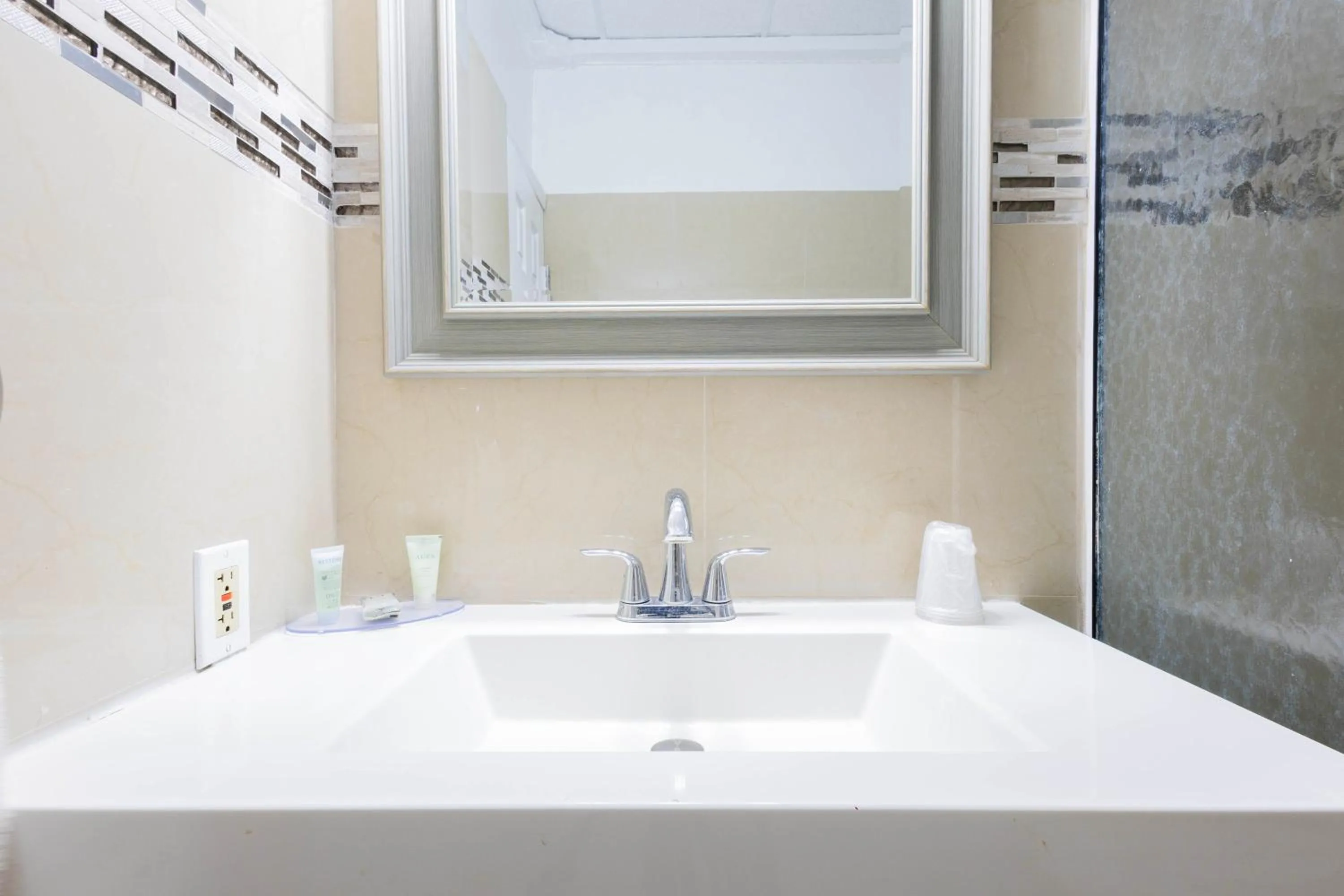 Warm Mineral Springs Motel