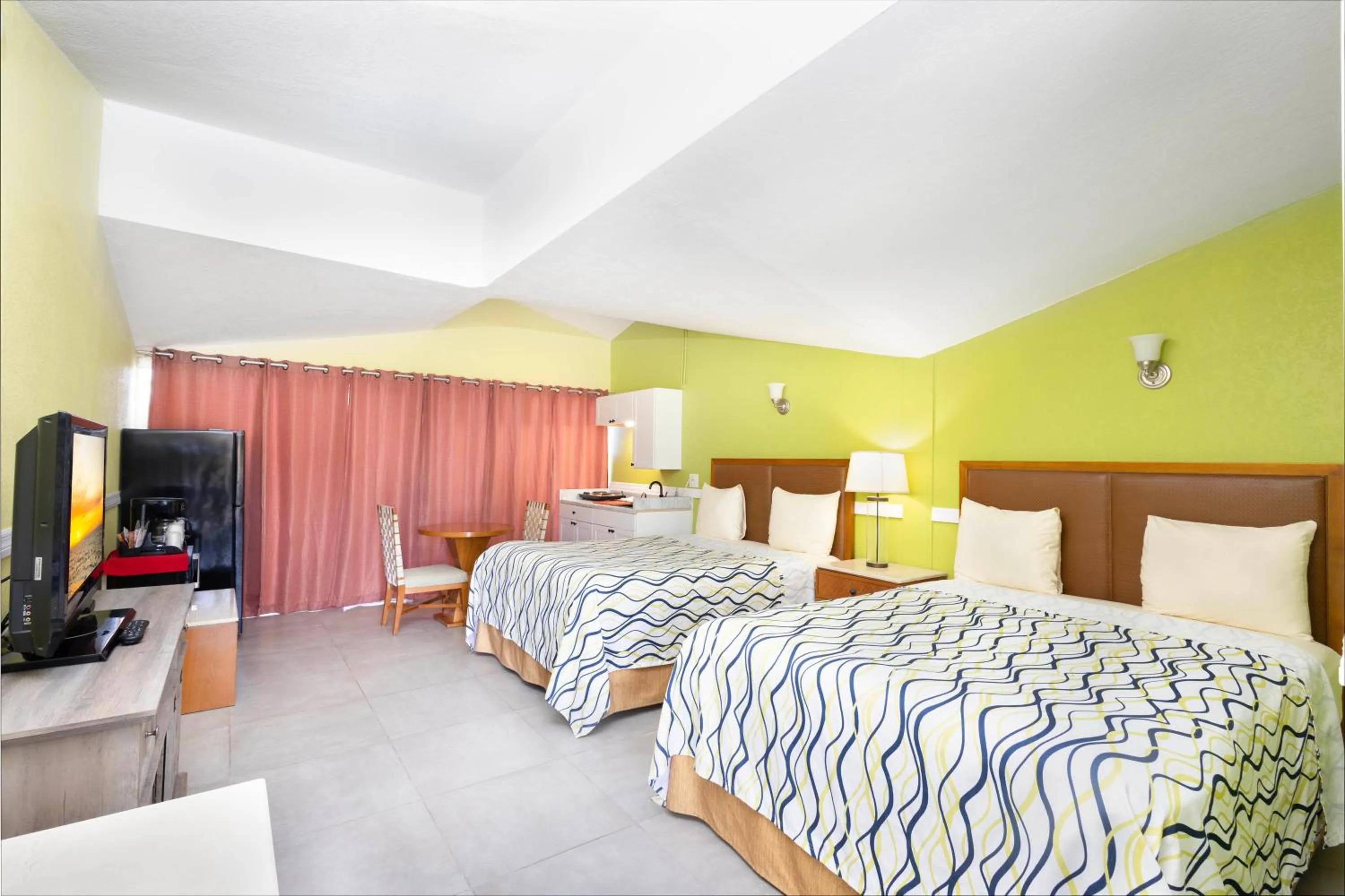 Bed in Warm Mineral Springs Motel