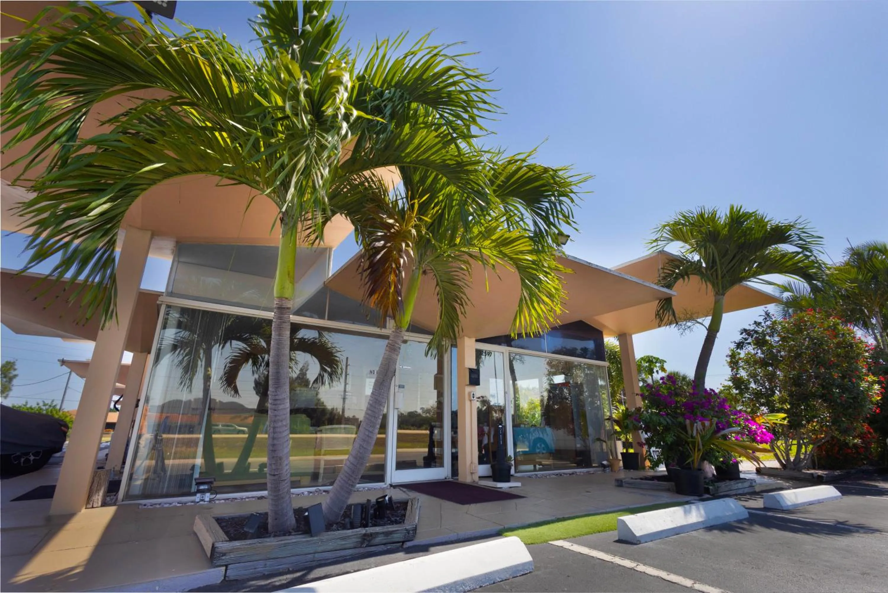 Warm Mineral Springs Motel