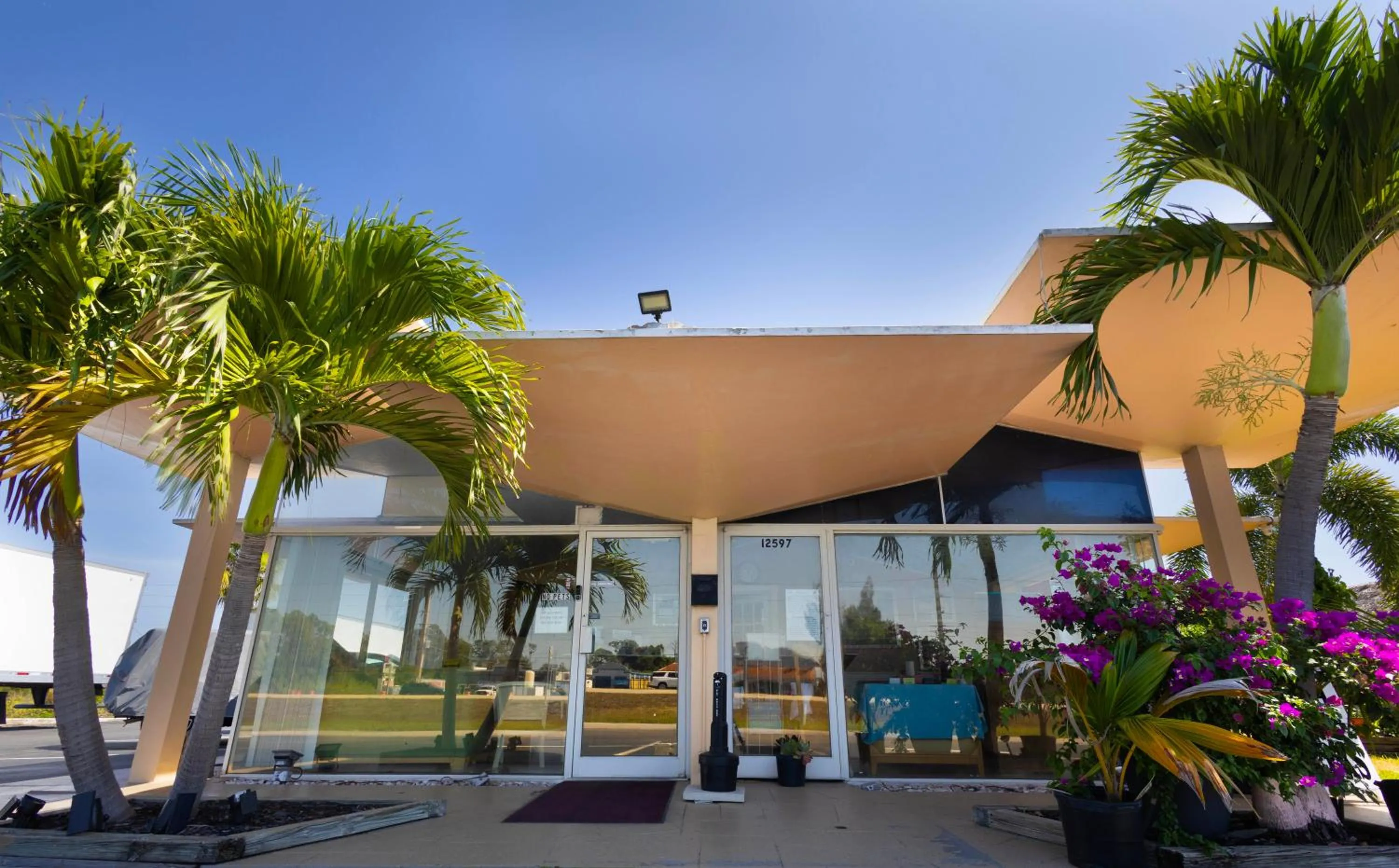 Warm Mineral Springs Motel