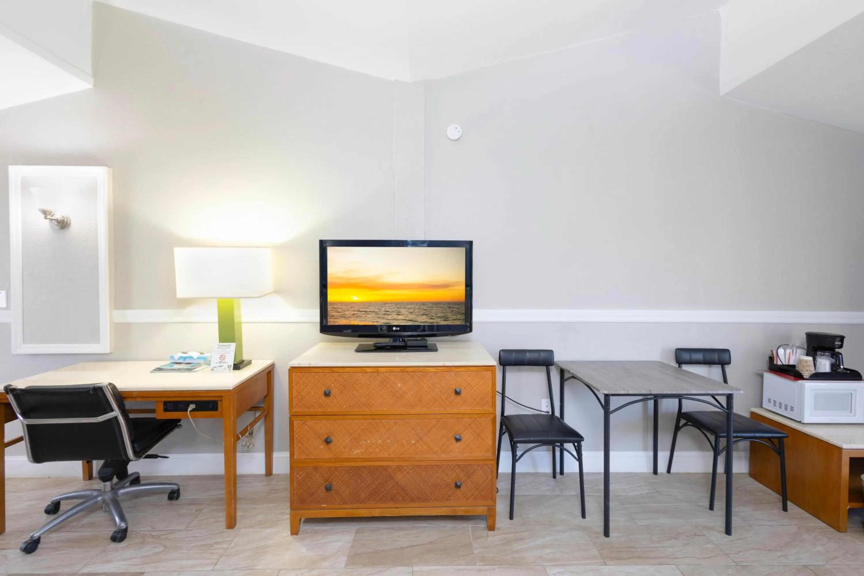 Warm Mineral Springs Motel