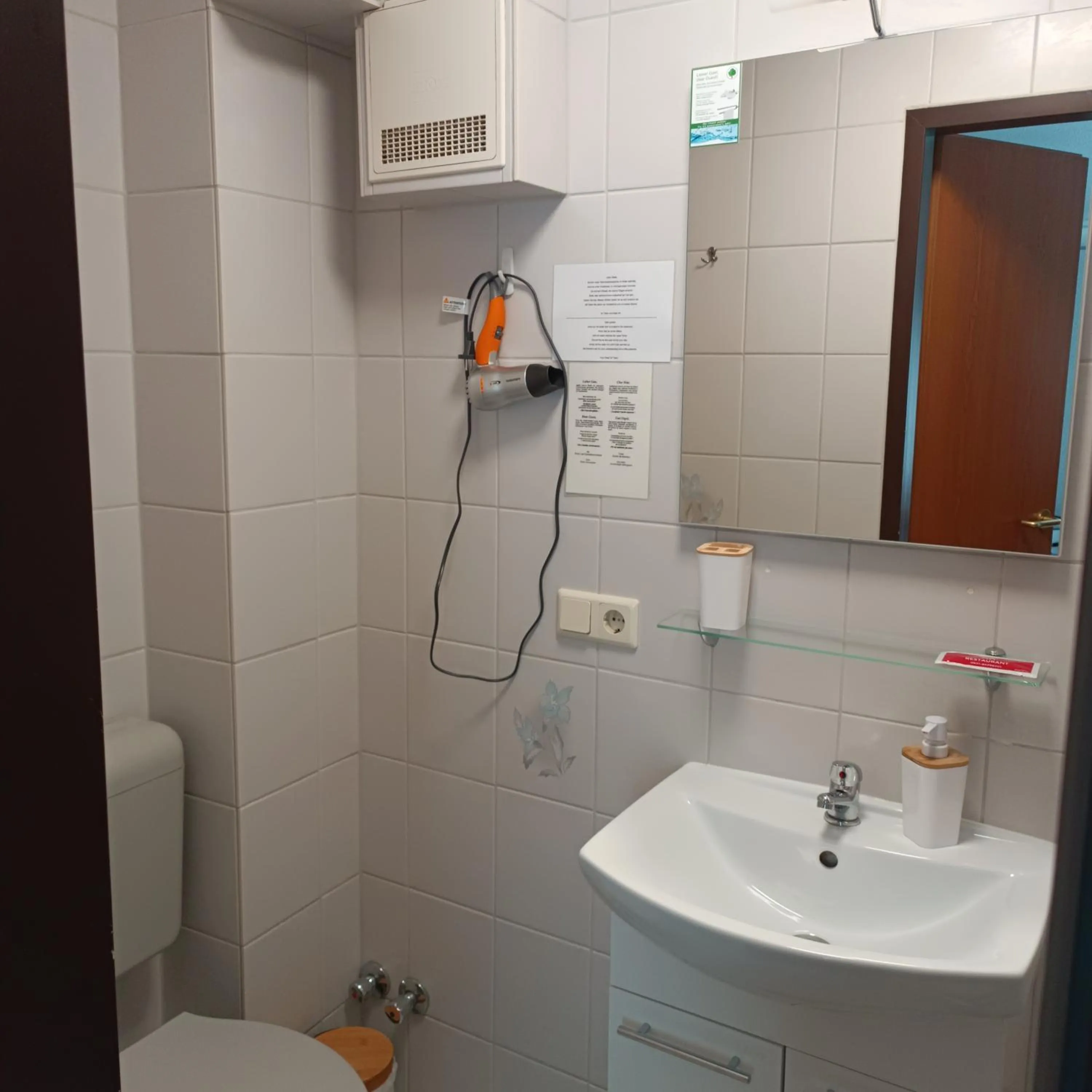 Bathroom in Hotel Ari