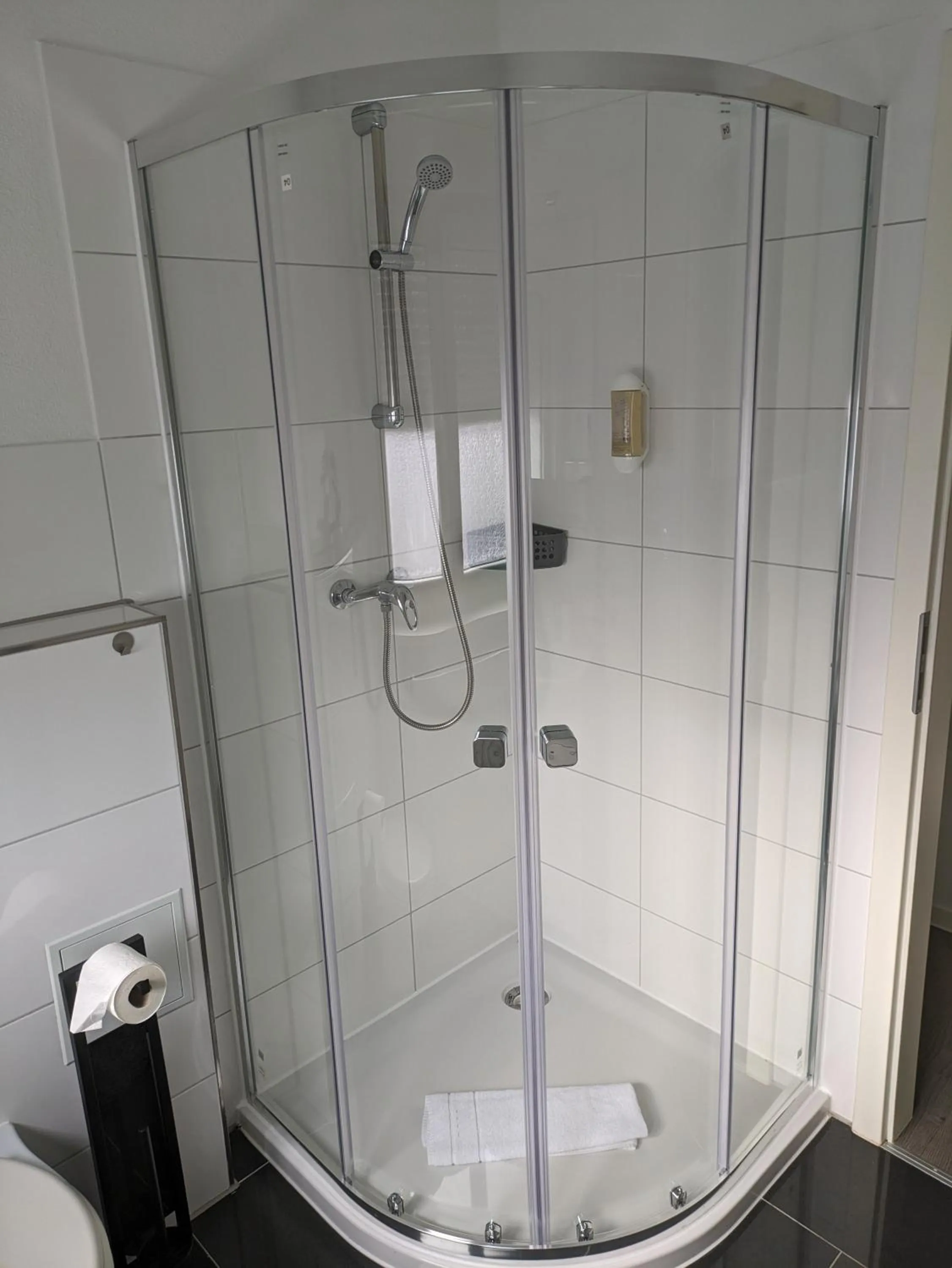 Shower in Hotel Ari