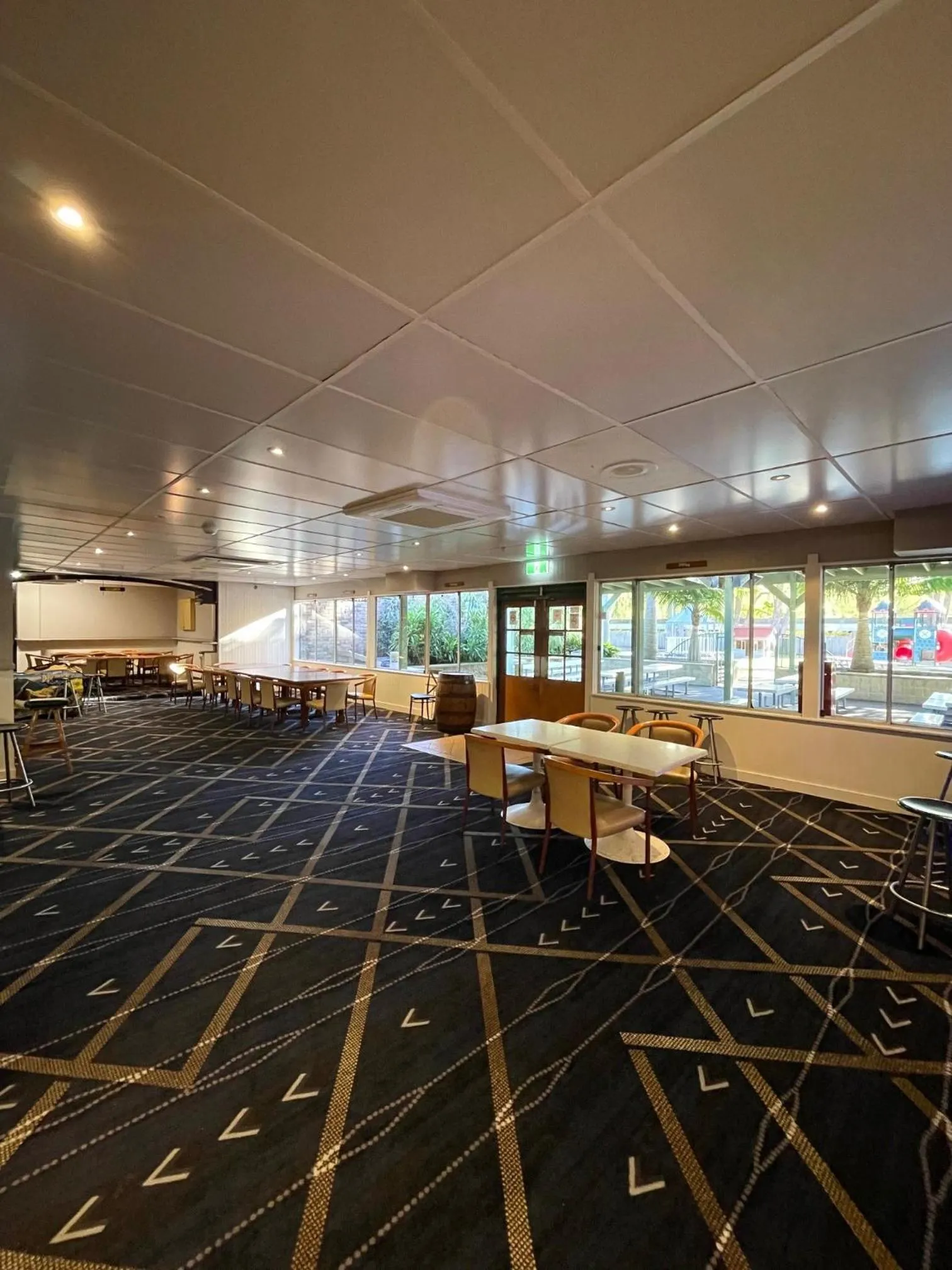 Restaurant/places to eat in Time and Tide Hotel Motel