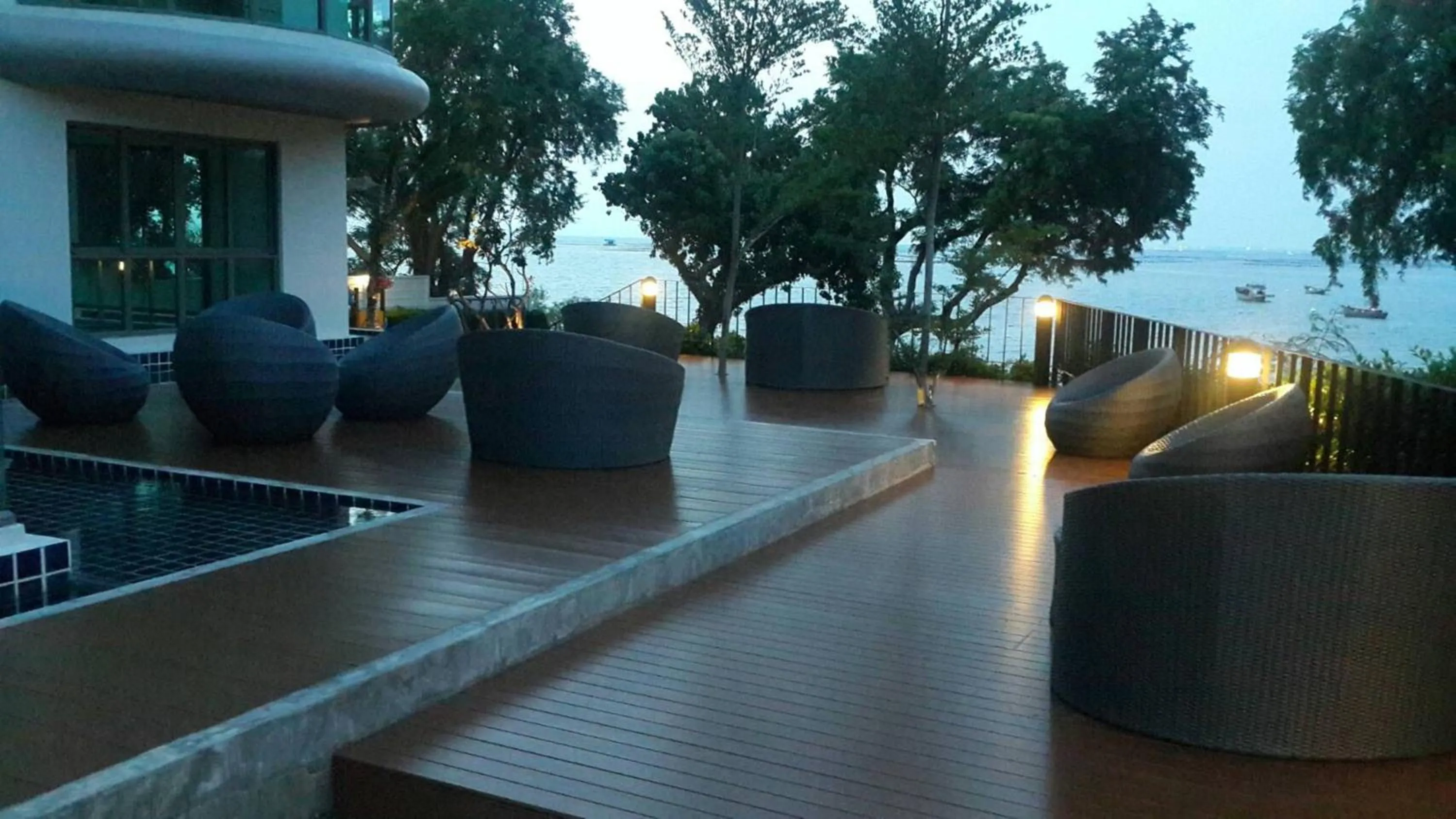 Restaurant/places to eat in Sonrisa Srirachaที่พักติดทะเล