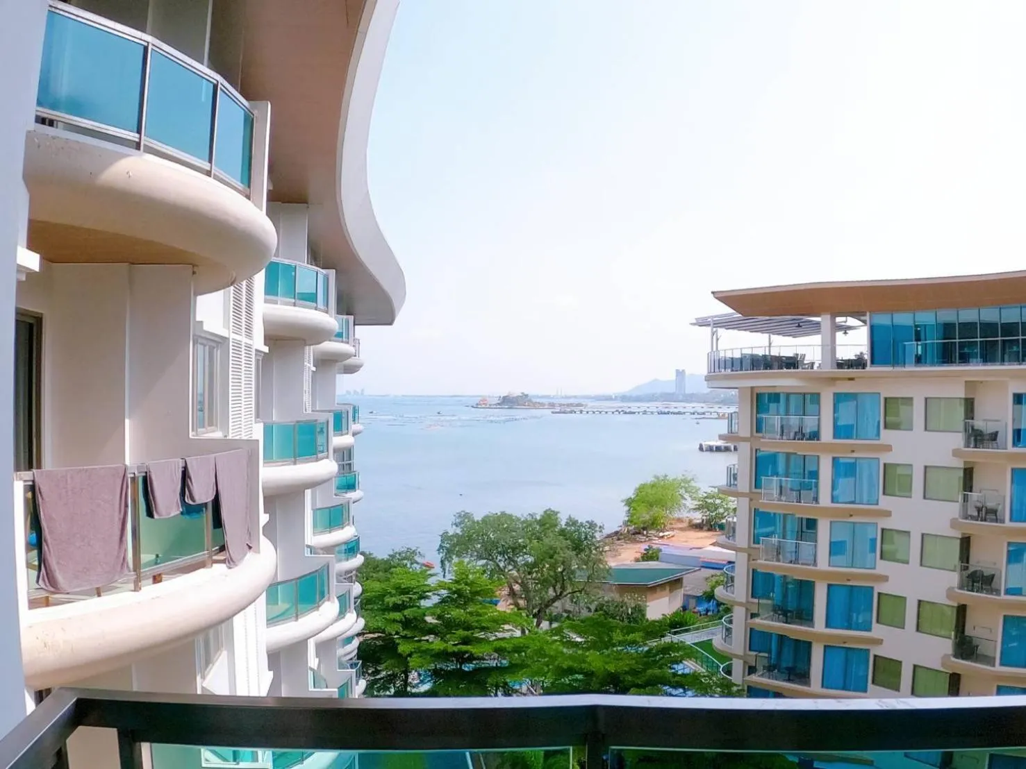 Balcony/Terrace in Sonrisa Srirachaที่พักติดทะเล