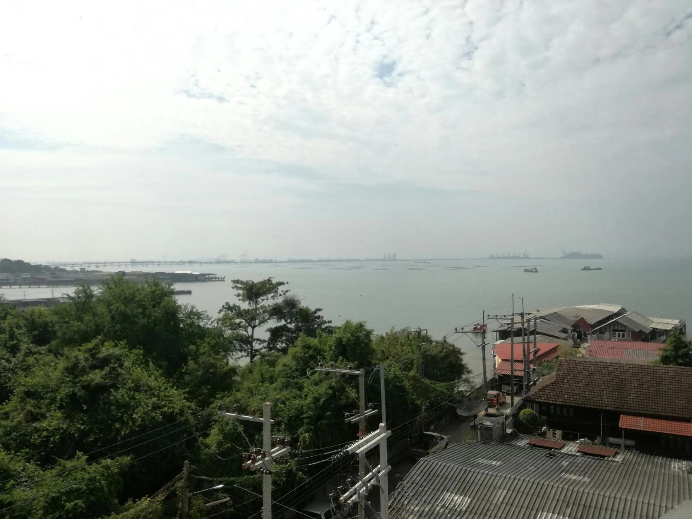 Sea view in Sonrisa Srirachaที่พักติดทะเล