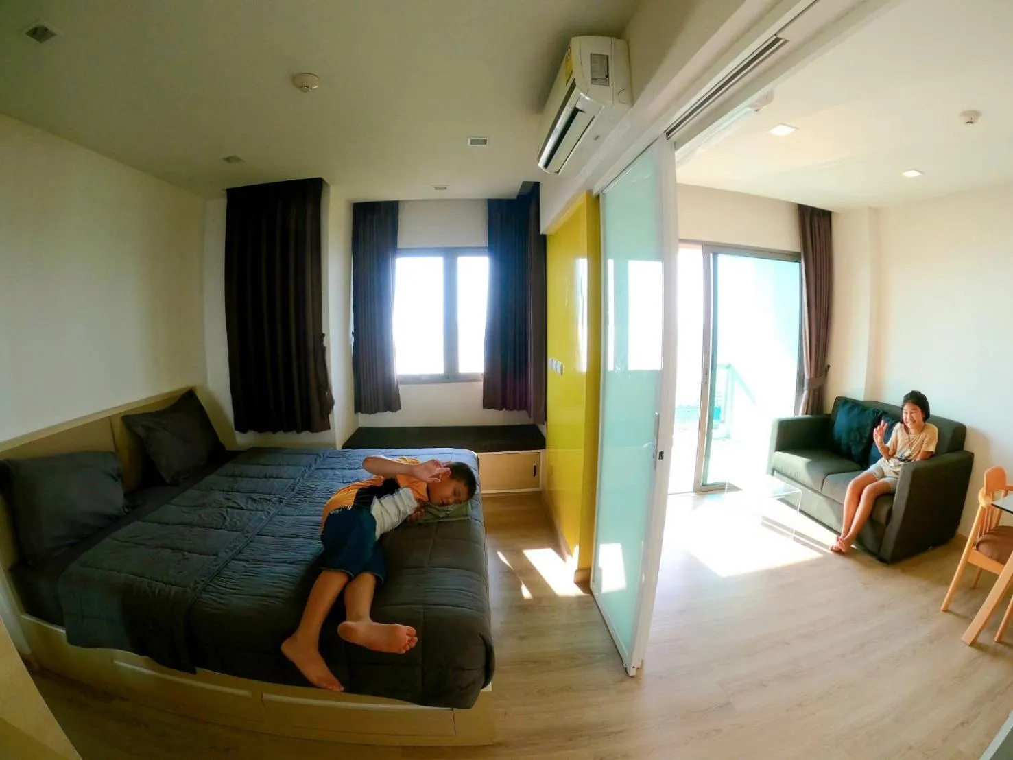 Living room in Sonrisa Srirachaที่พักติดทะเล