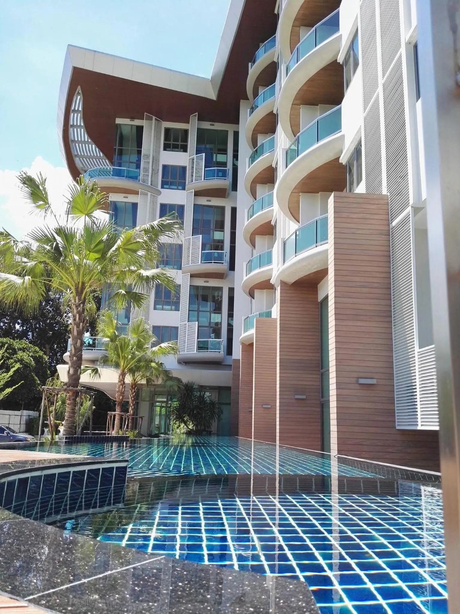 Swimming pool in Sonrisa Srirachaที่พักติดทะเล