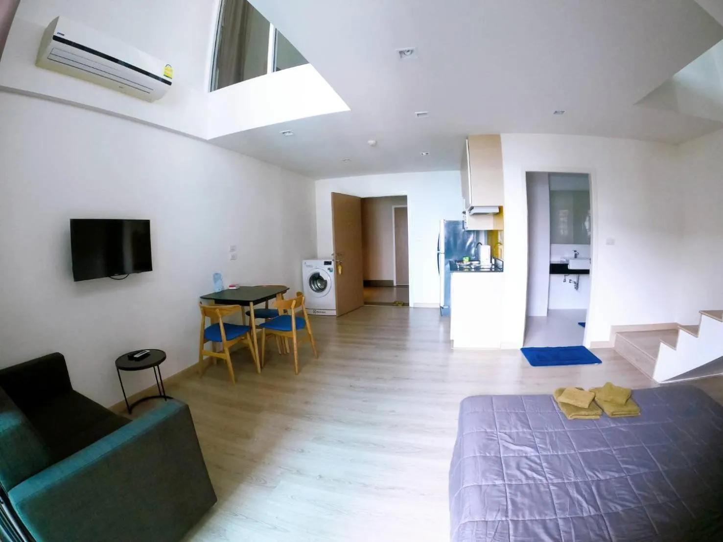 Photo of the whole room, Bed in Sonrisa Srirachaที่พักติดทะเล