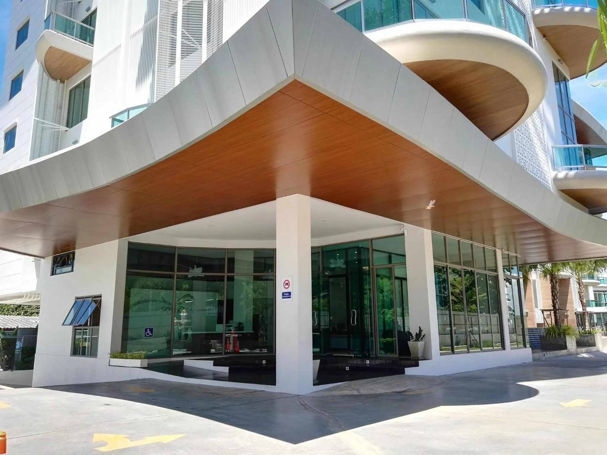 Lobby or reception in Sonrisa Srirachaที่พักติดทะเล