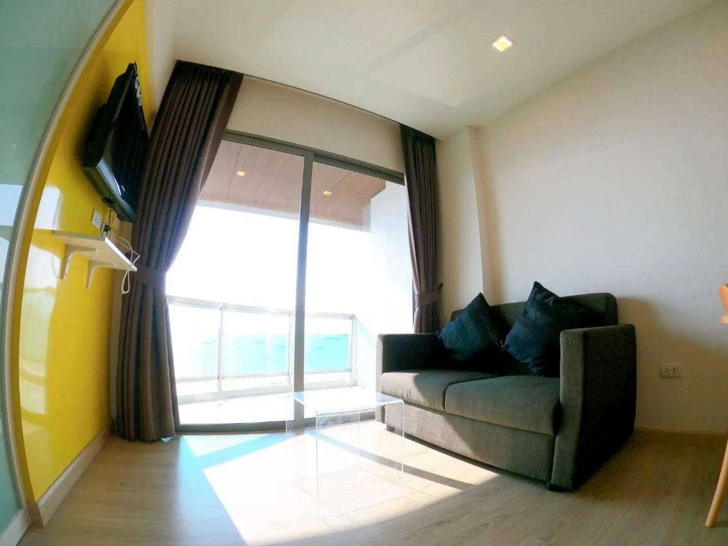 Living room in Sonrisa Srirachaที่พักติดทะเล