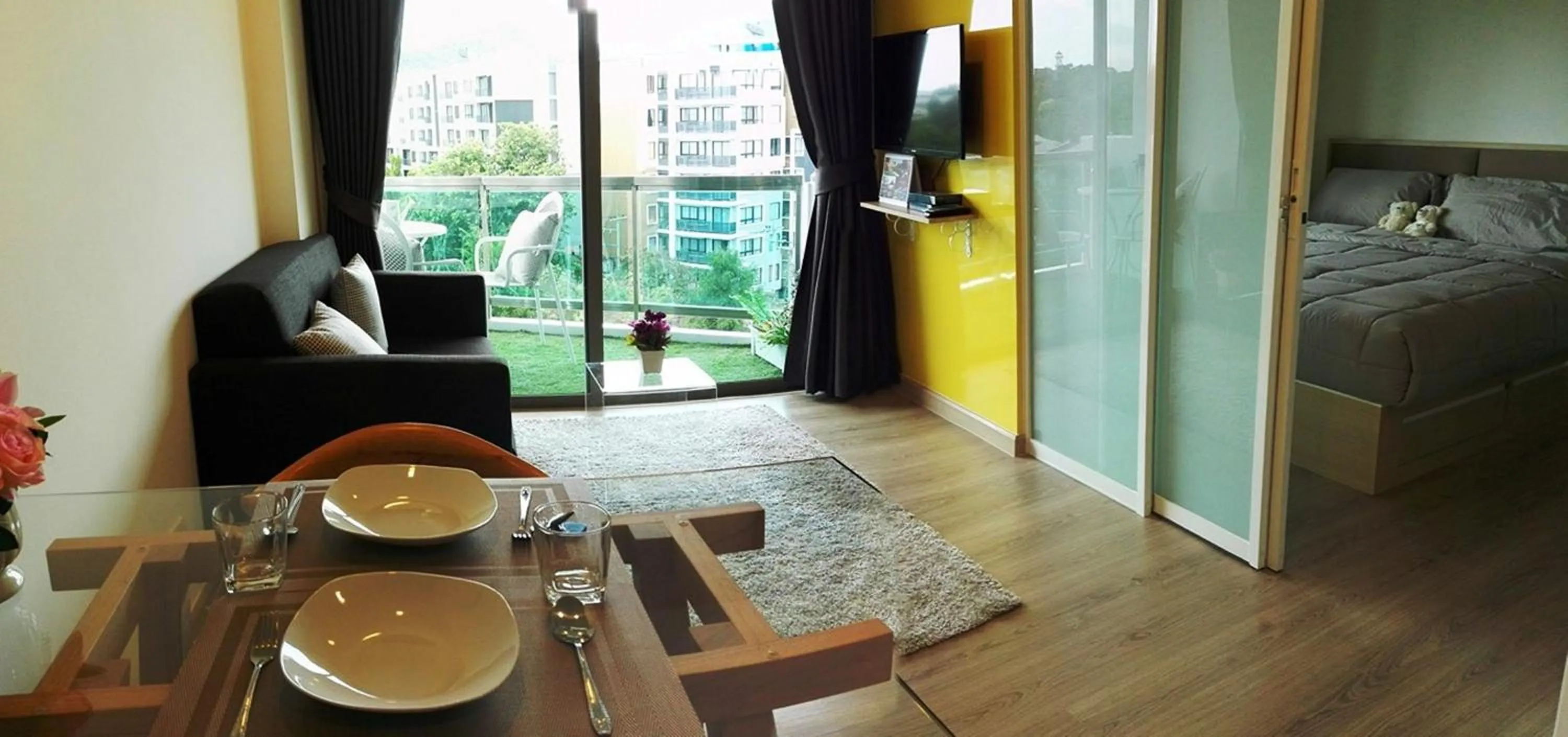 Photo of the whole room, Bed in Sonrisa Srirachaที่พักติดทะเล