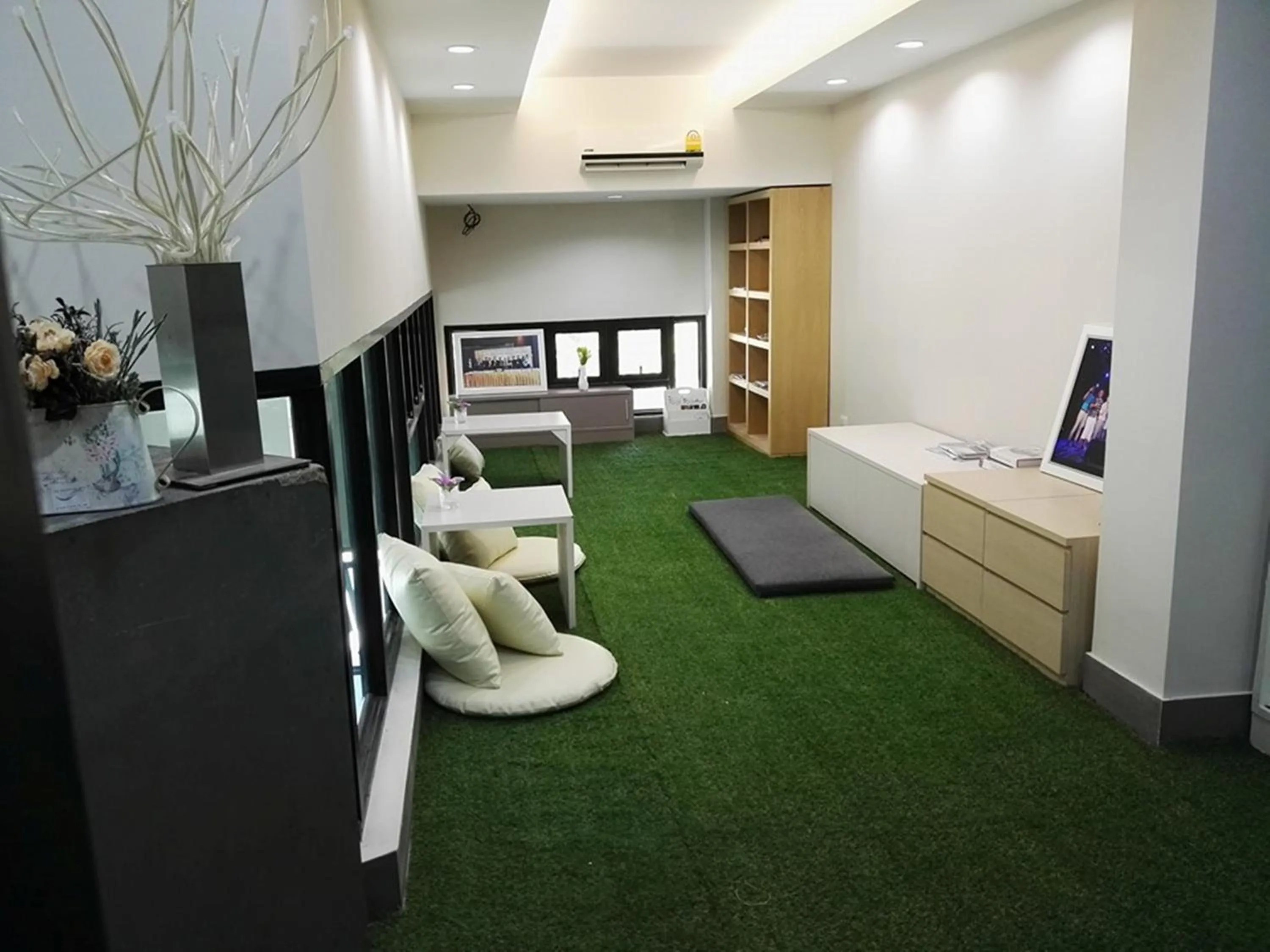 Library in Sonrisa Srirachaที่พักติดทะเล