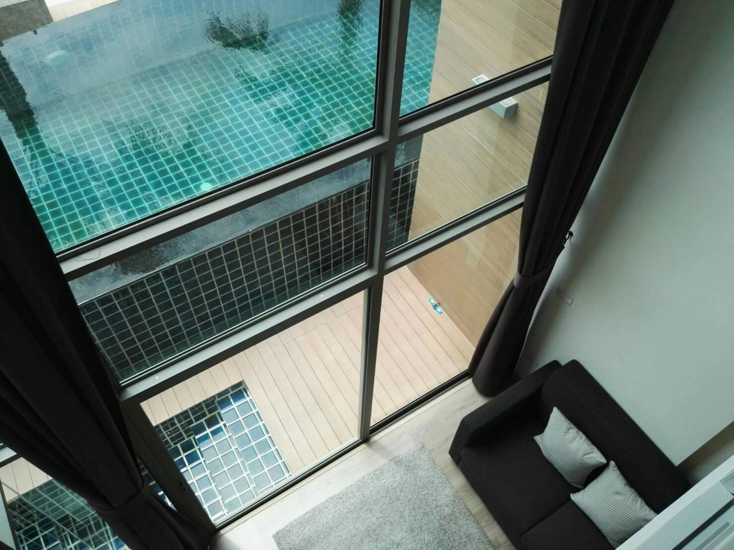 Pool view in Sonrisa Srirachaที่พักติดทะเล