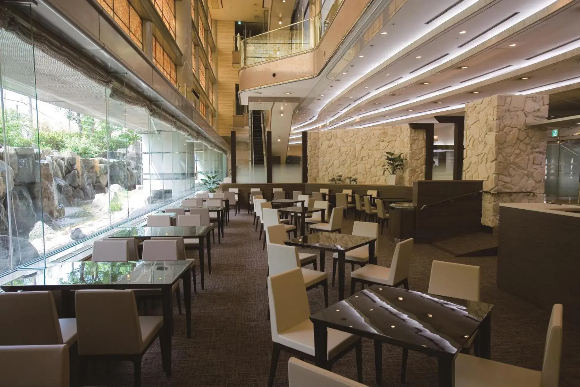 Restaurant/places to eat in KKR Hotel Osaka Restaurant/places to eat in KKR Hotel Osaka