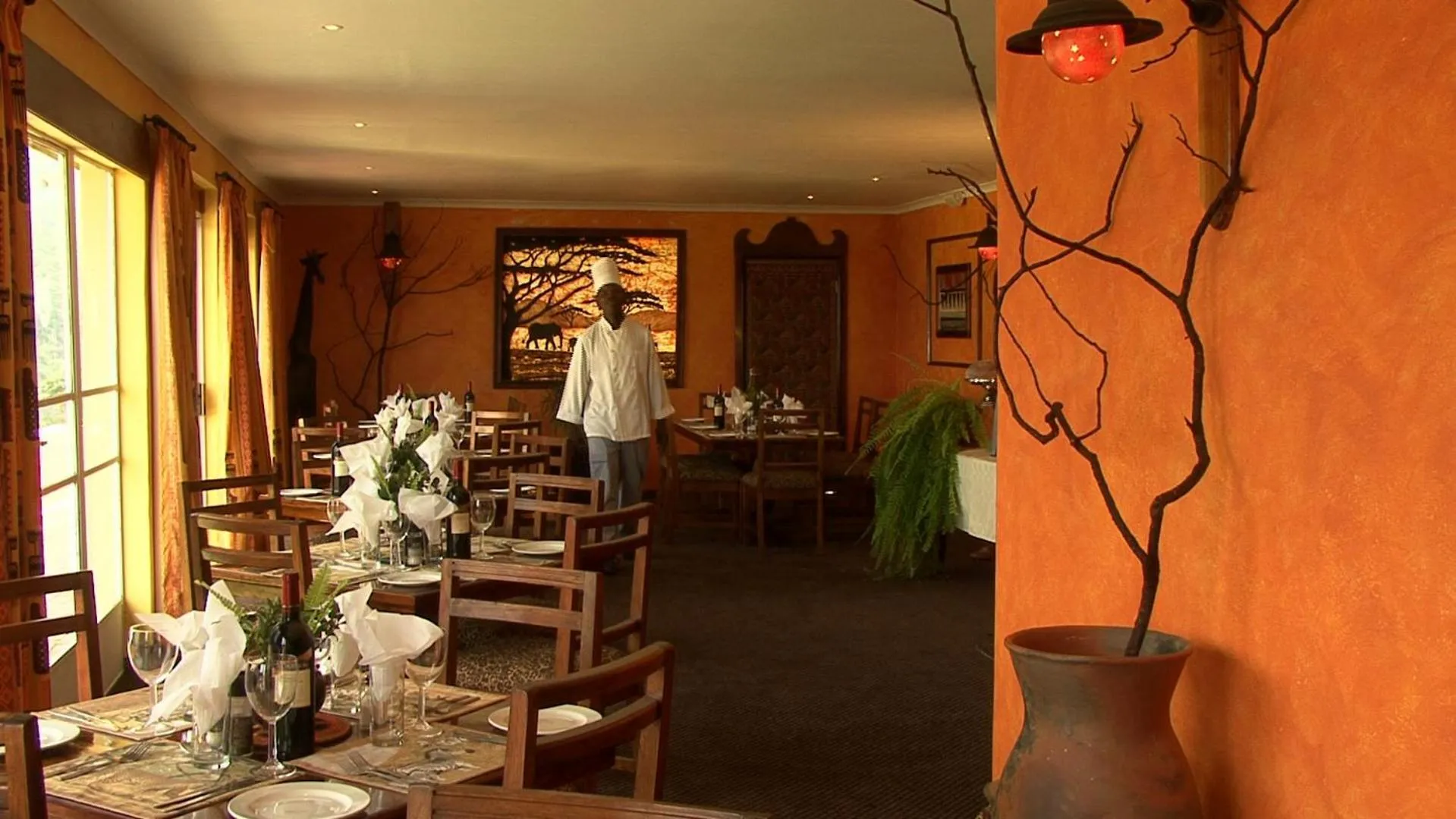 Restaurant/places to eat in Emafini Country Lodge