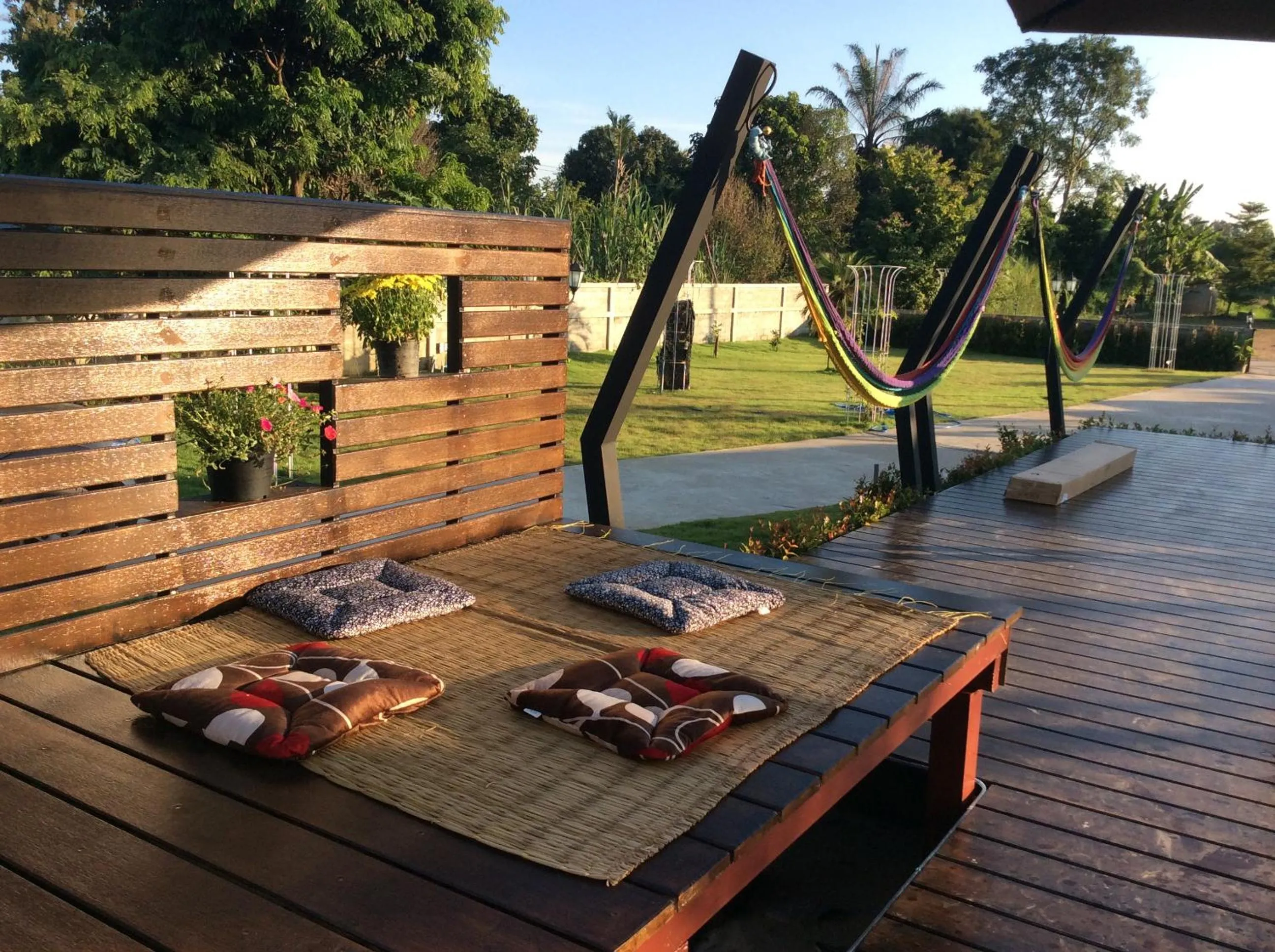 Communal lounge/ TV room in Na Na Doo Homestay