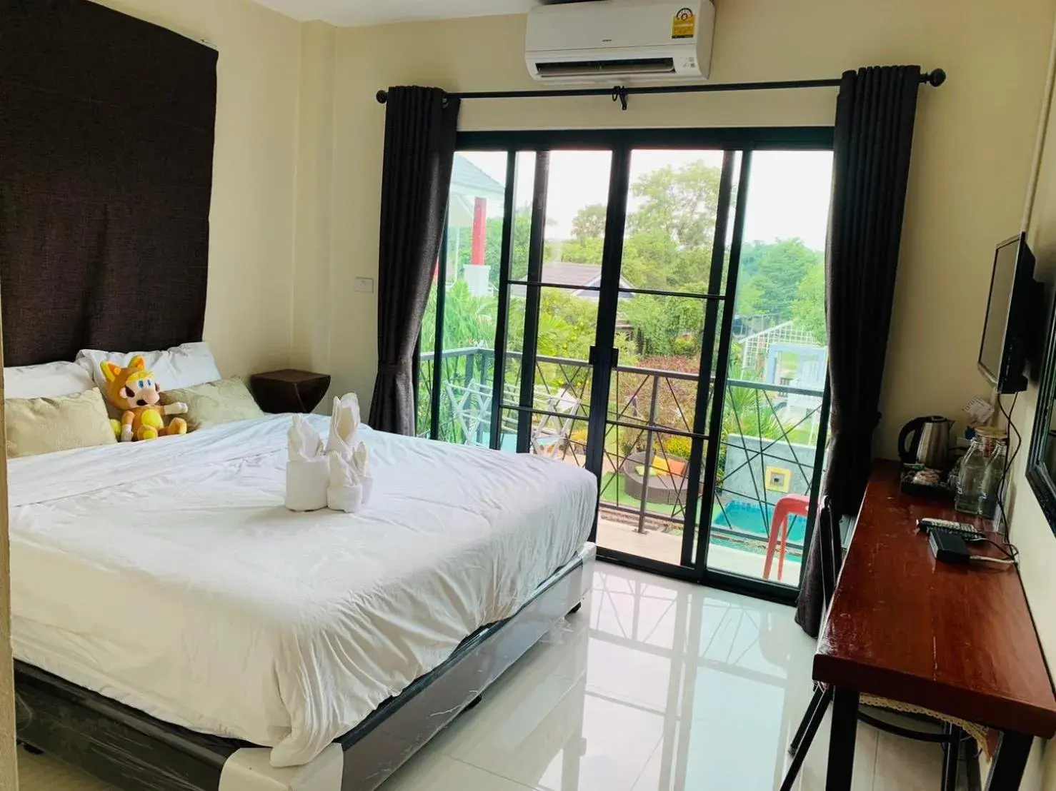 Double Room with Pool View in Na Na Doo Homestay Double Room with Pool View in Na Na Doo Homestay