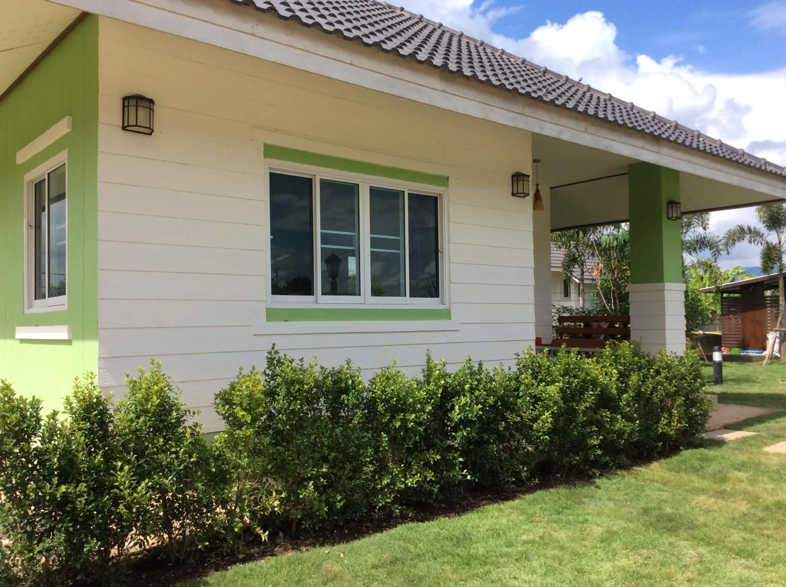 Facade/entrance in Na Na Doo Homestay