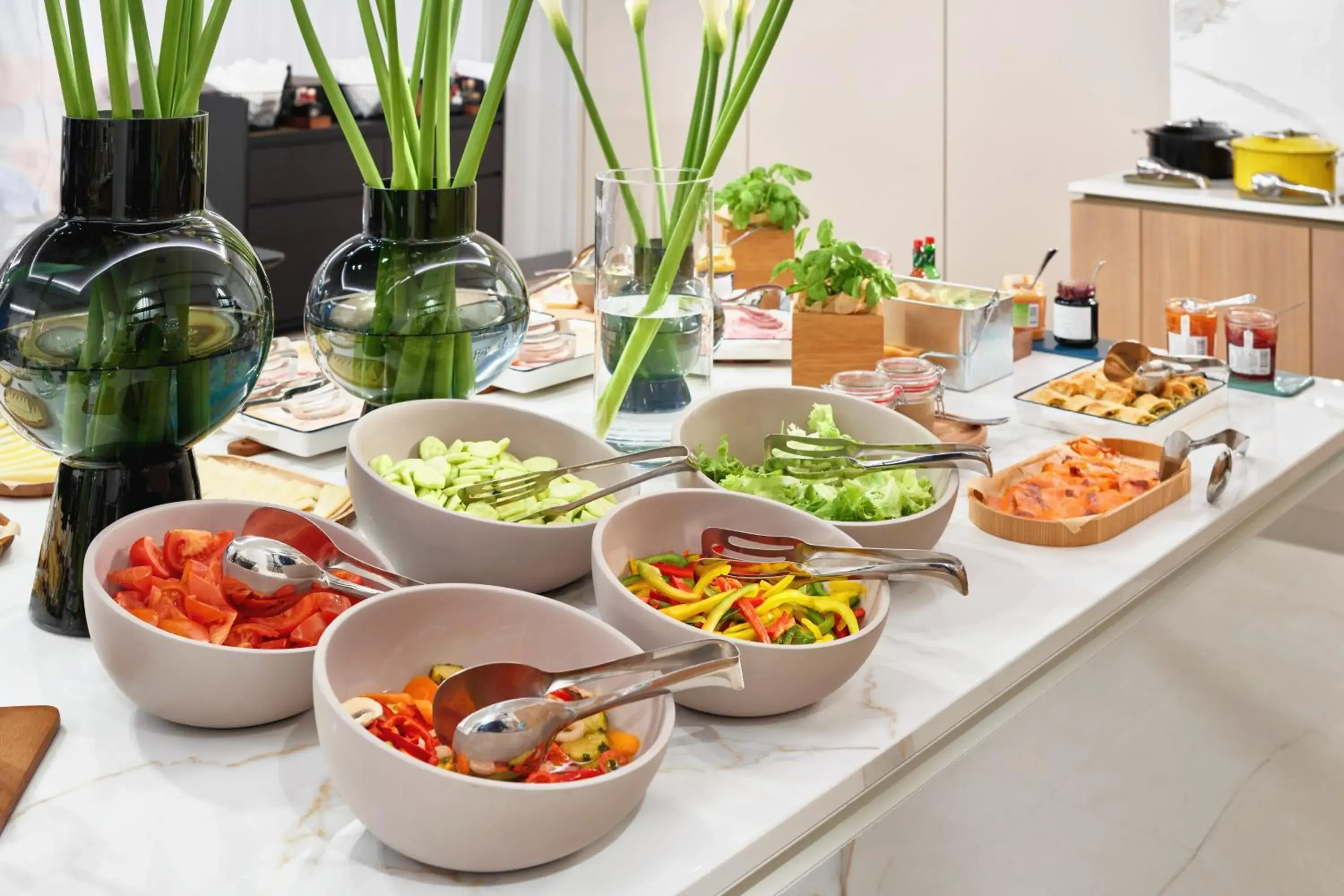 Restaurant/places to eat in Hotel International by Maistra City Vibes Restaurant/places to eat in Hotel International by Maistra City Vibes