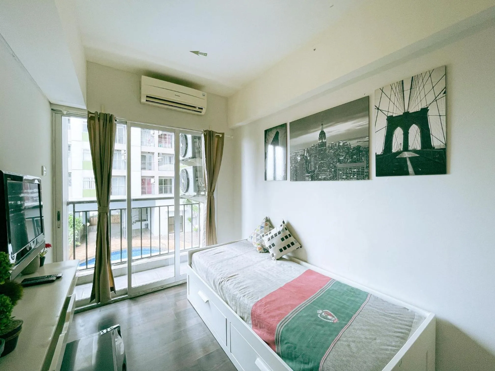 Seating area, Bed in The Satu Stay - Apartemen SGV