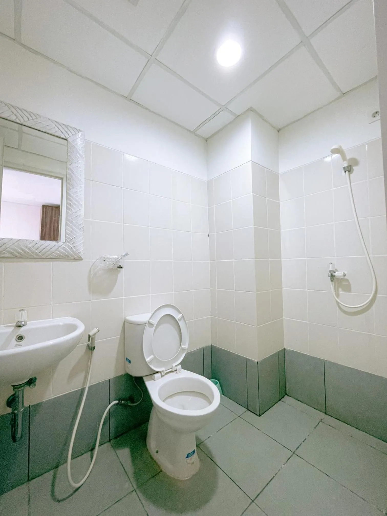 Bathroom in The Satu Stay - Apartemen SGV