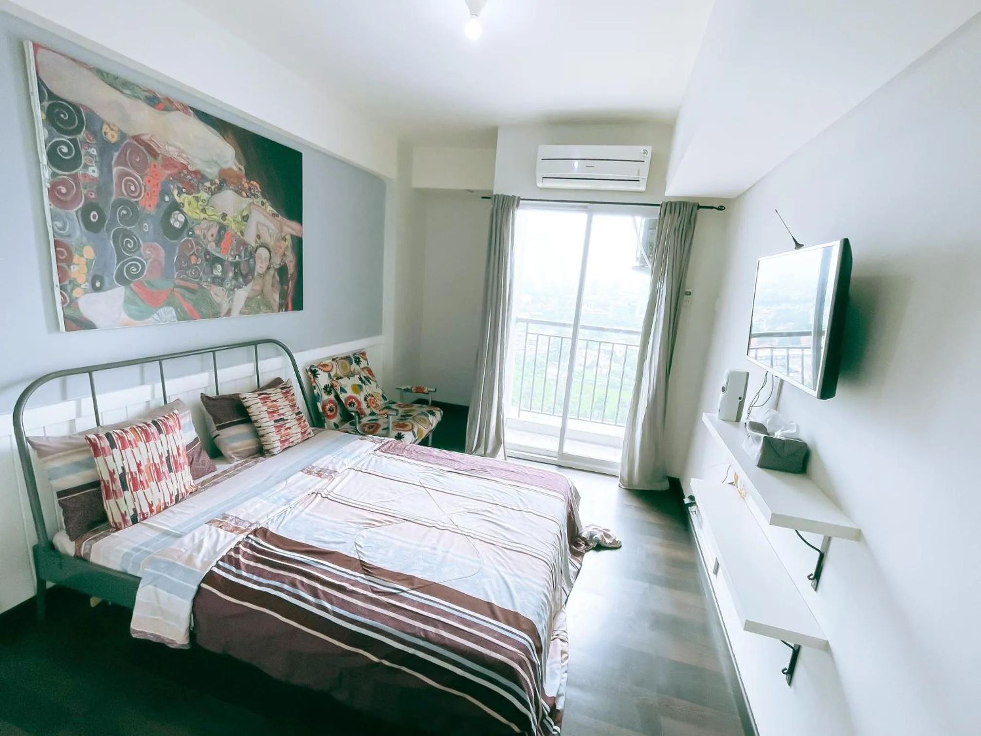 Bedroom, Bed in The Satu Stay - Apartemen SGV