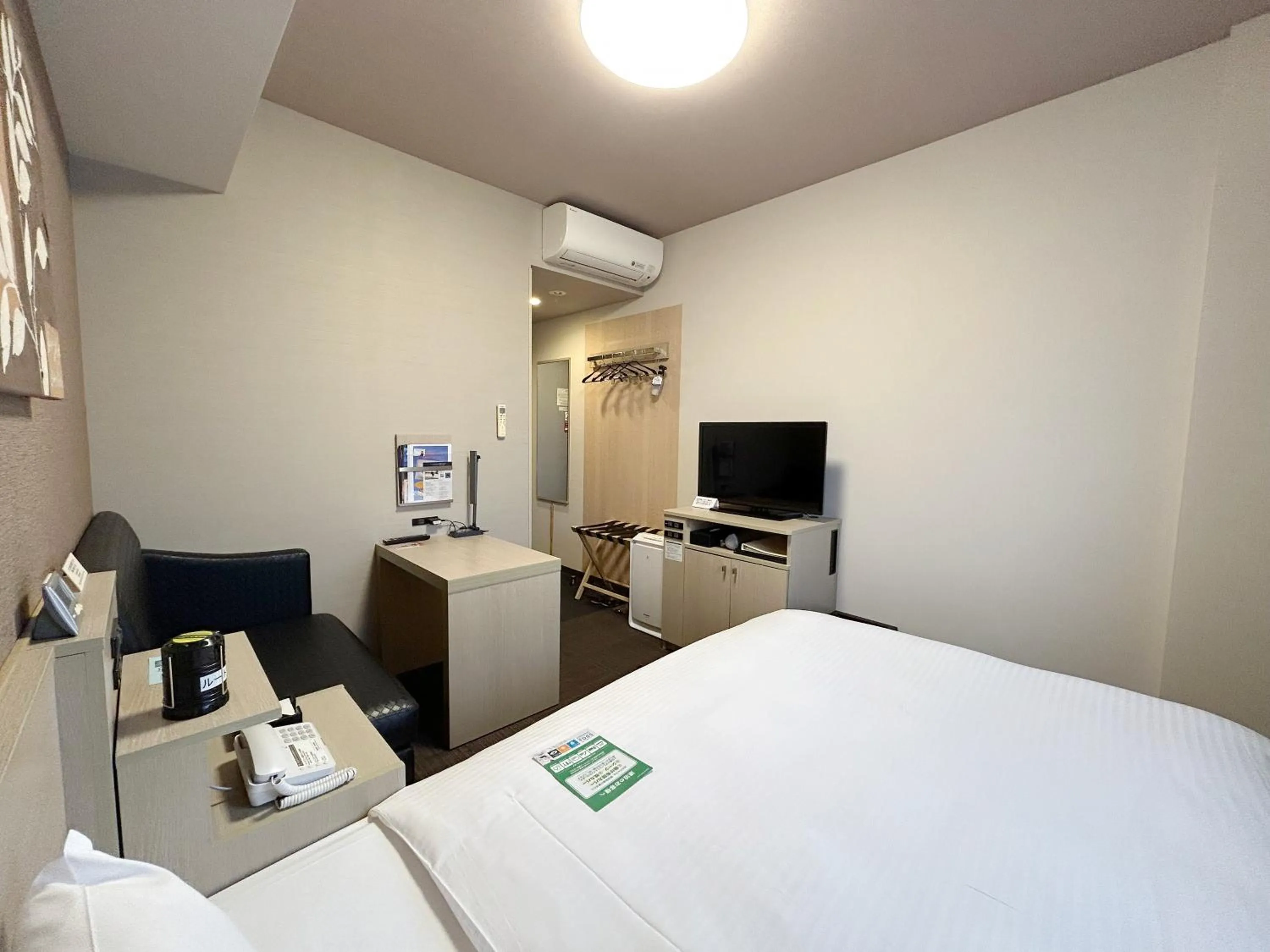 Photo of the whole room, Bed in Hotel Route-Inn Sabae -Kokudou 8 Gou-