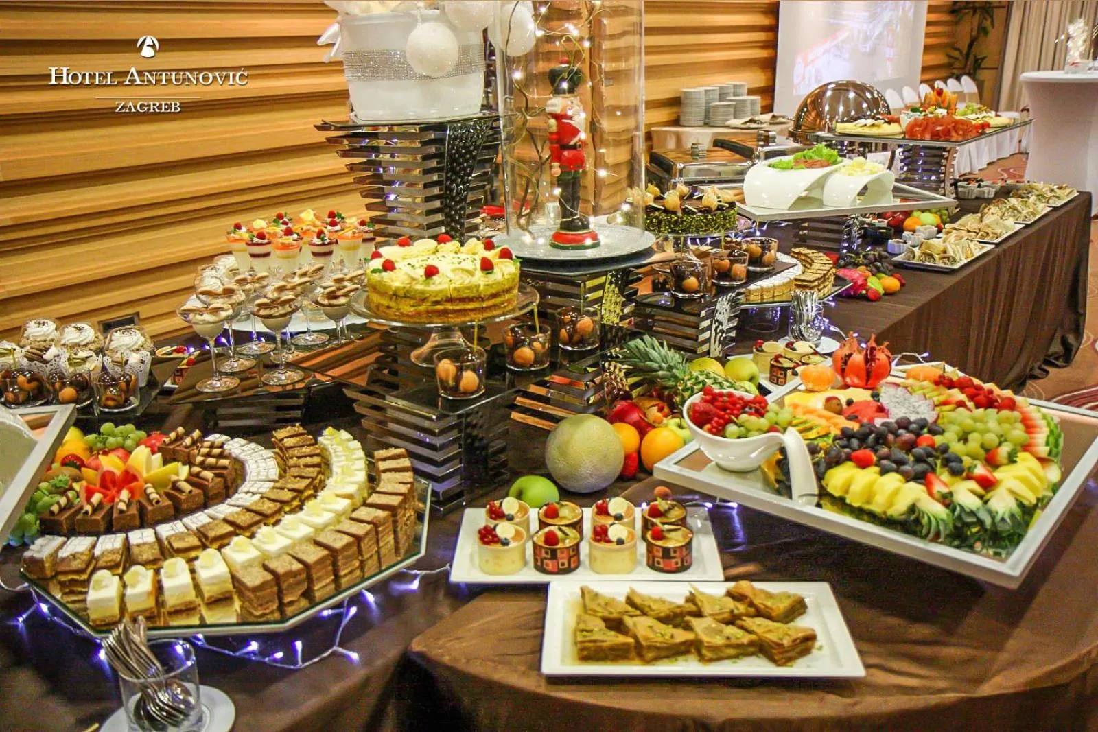 Restaurant/places to eat in Hotel Antunovic Zagreb