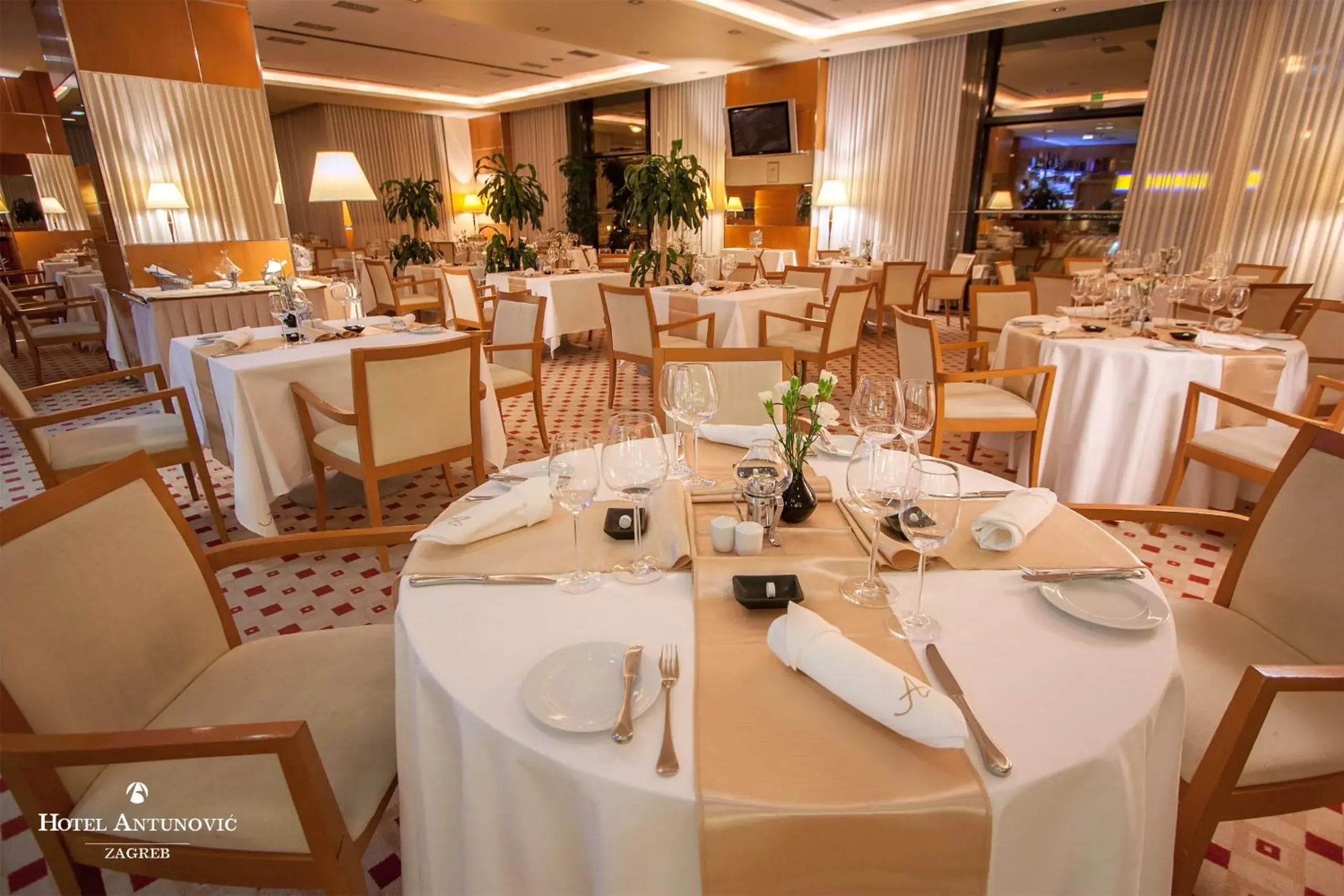 Restaurant/places to eat in Hotel Antunovic Zagreb Restaurant/places to eat in Hotel Antunovic Zagreb