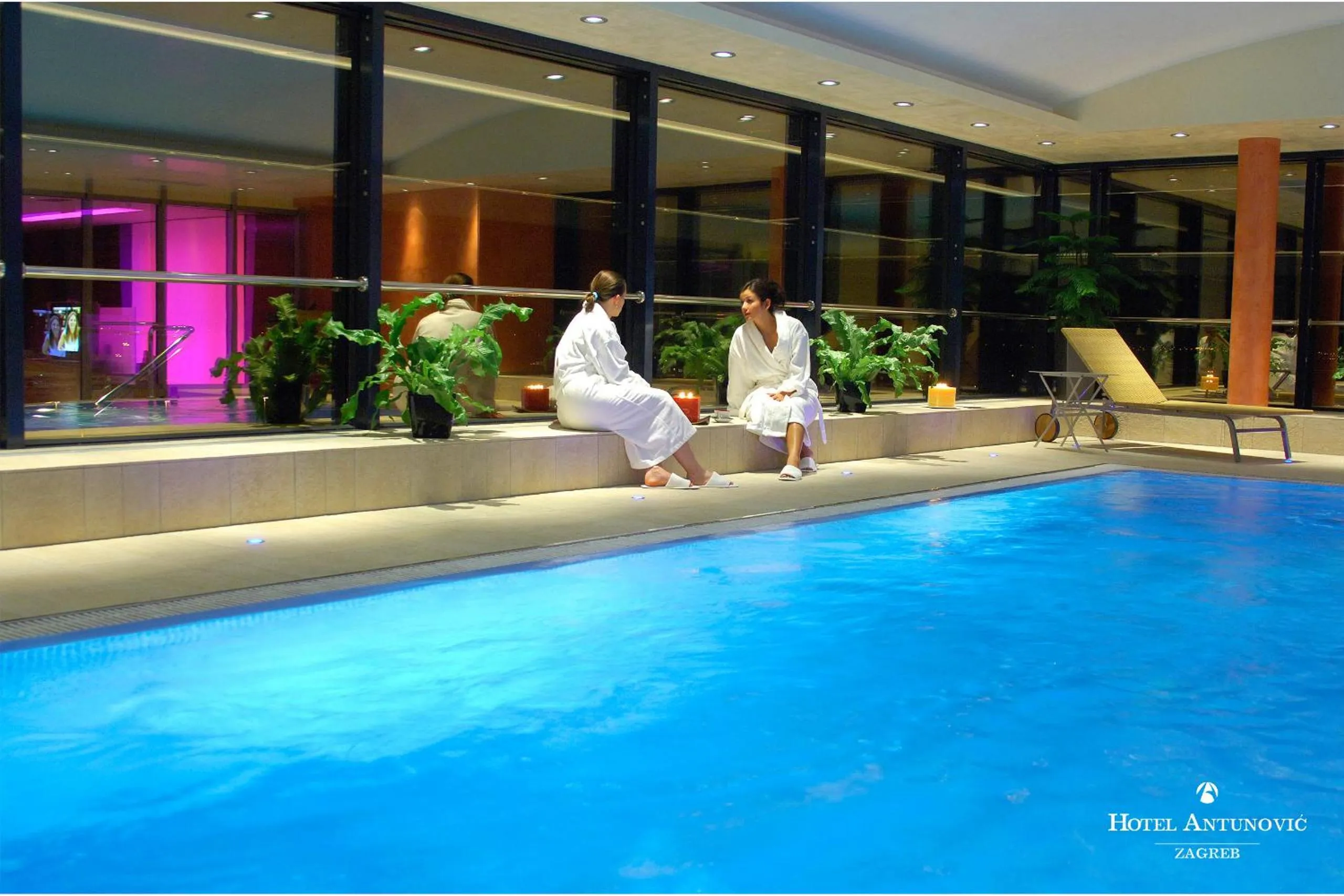 Swimming pool in Hotel Antunovic Zagreb