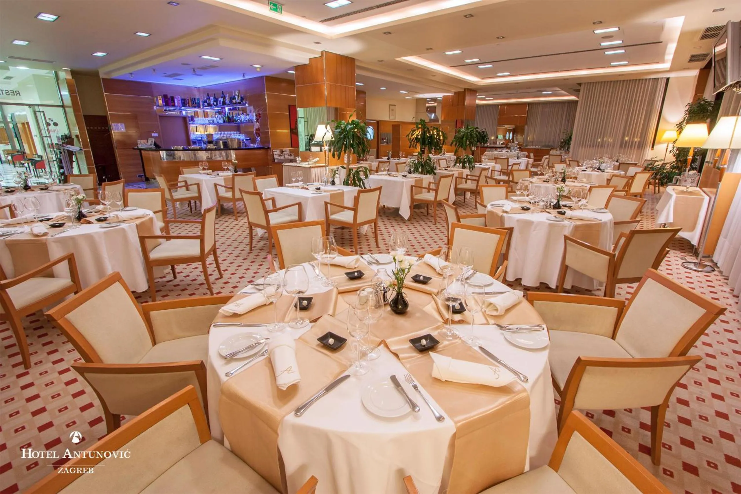Restaurant/places to eat in Hotel Antunovic Zagreb