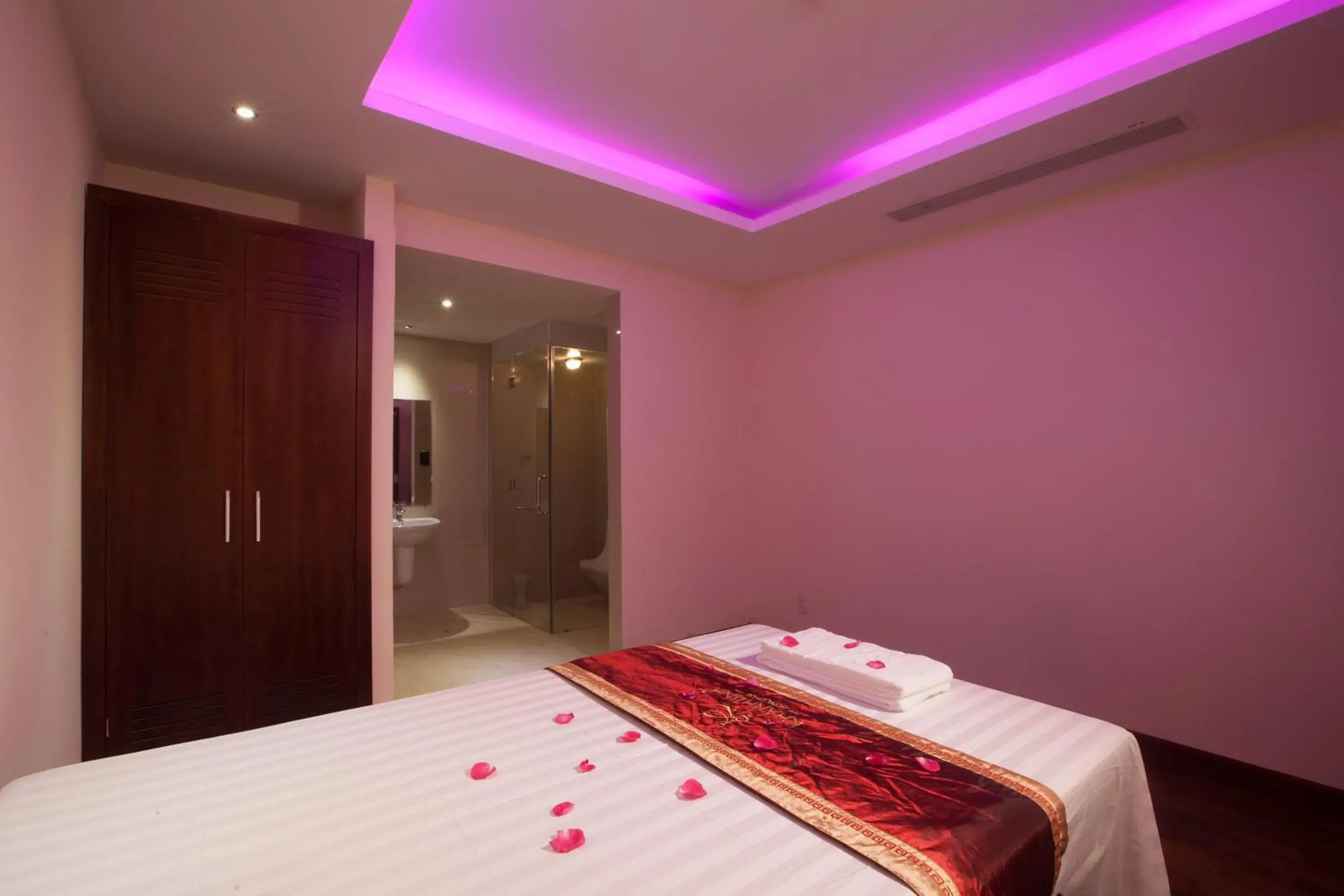 Sauna, Bed in Khanh Linh Hotel Sauna, Bed in Khanh Linh Hotel