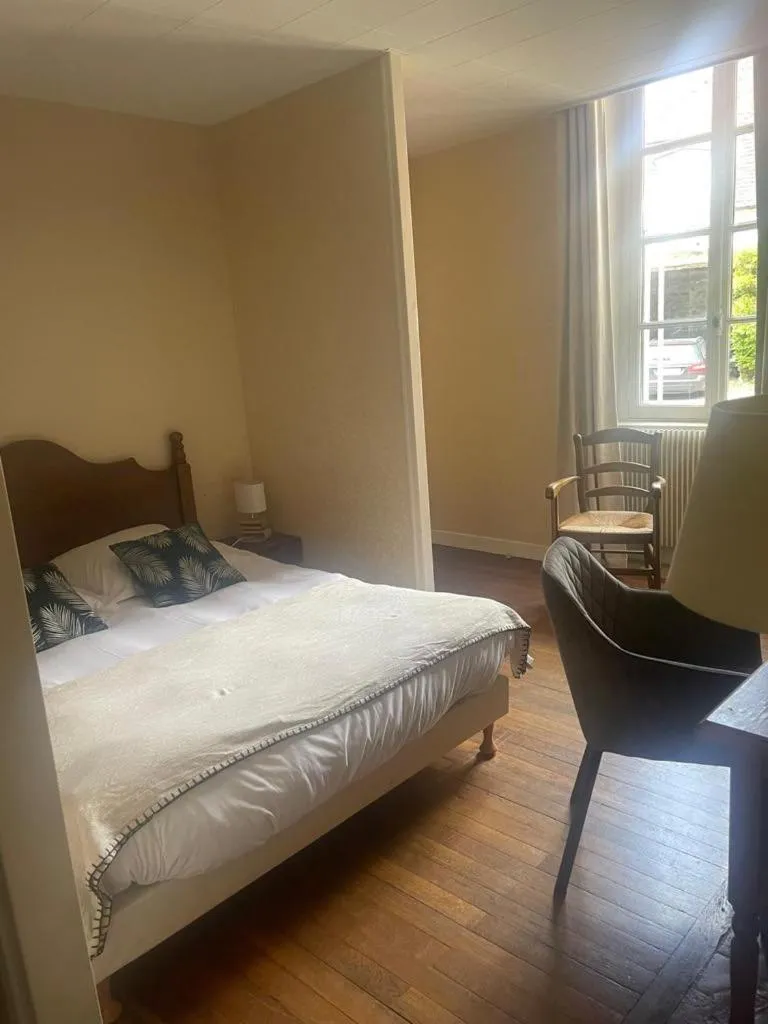 Bed in Hôtel des Cymaises