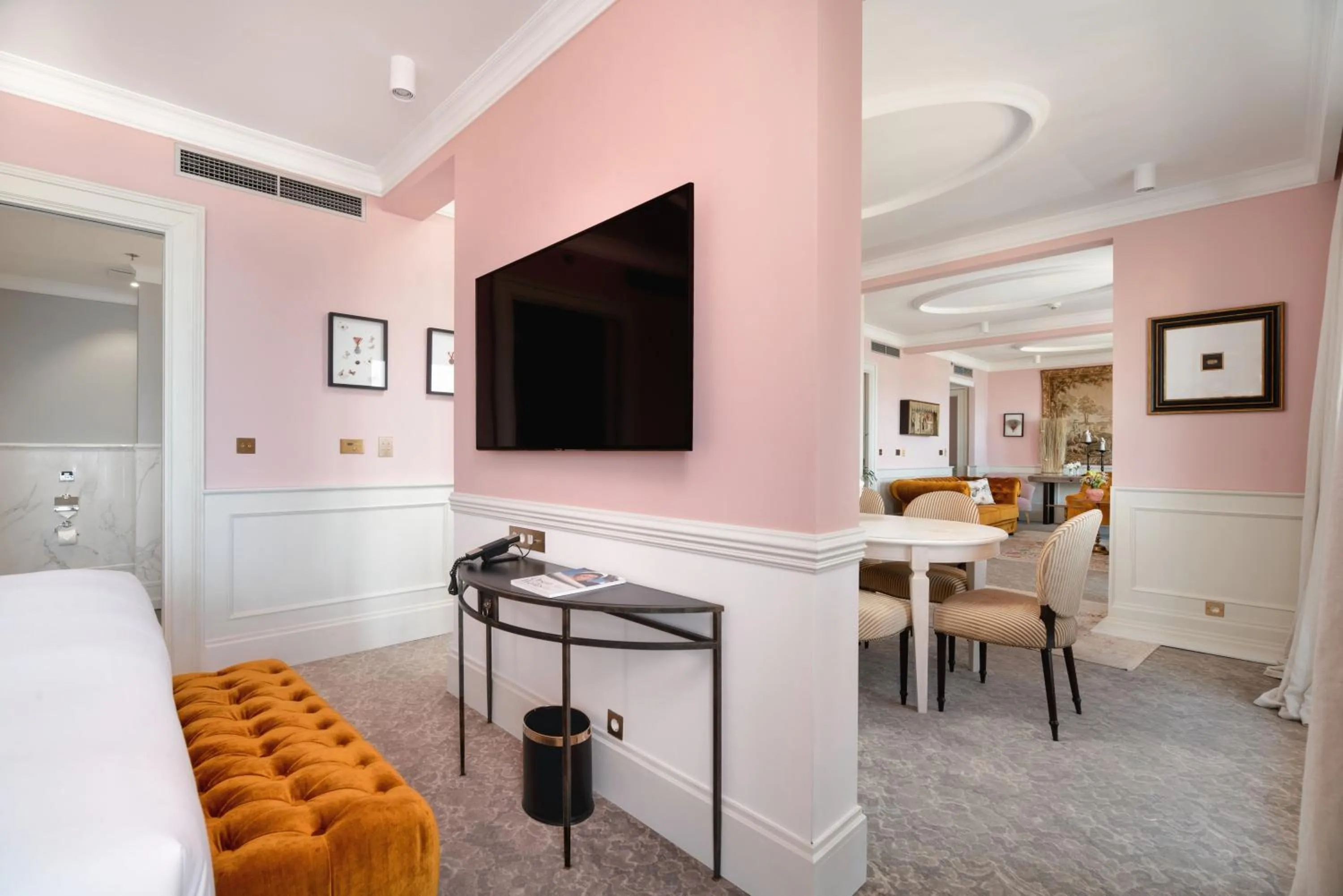 Communal lounge/ TV room, Bed in Palace Elisabeth Hvar Hotel - The Leading Hotels of the World