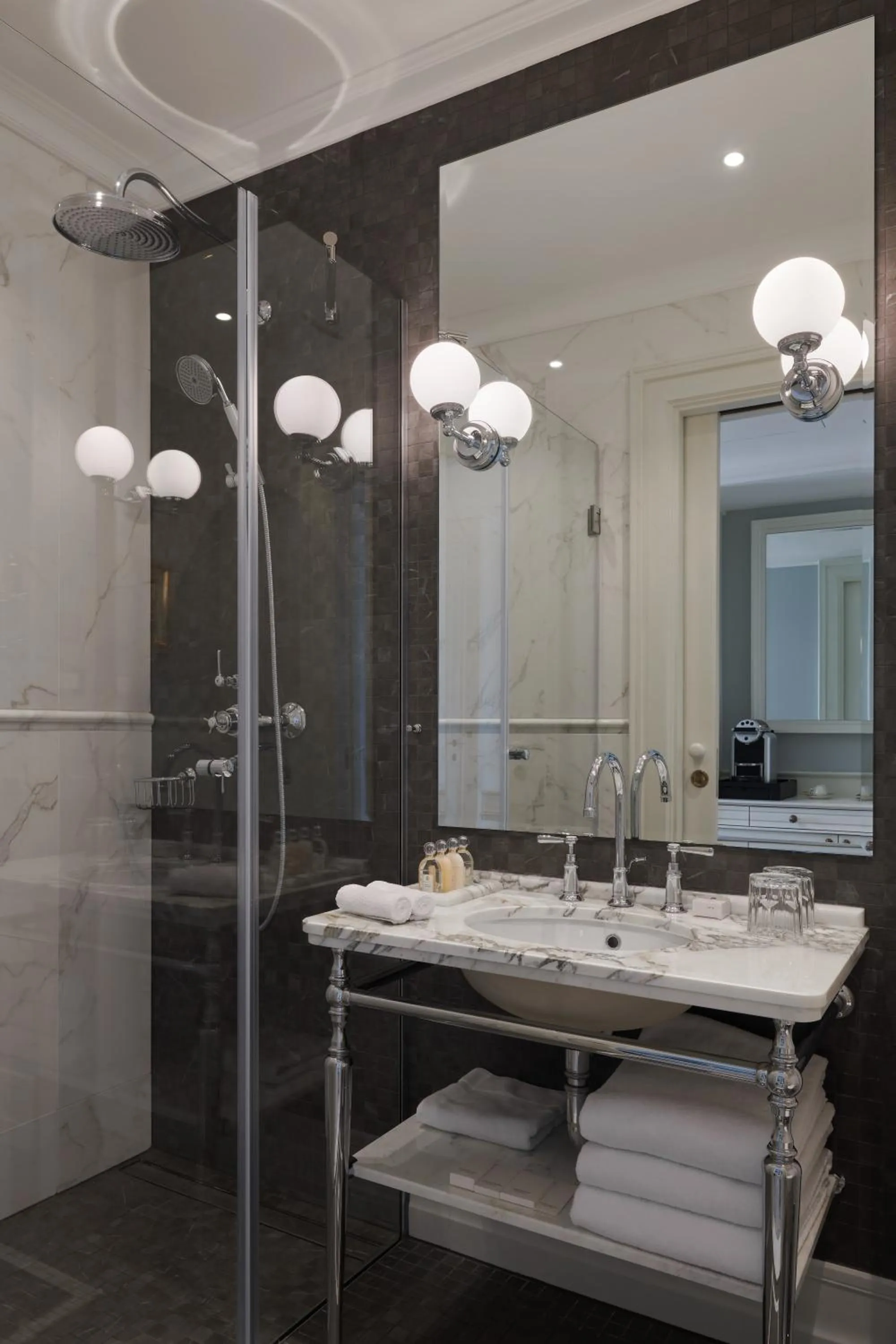 Bathroom in Palace Elisabeth Hvar Hotel - The Leading Hotels of the World