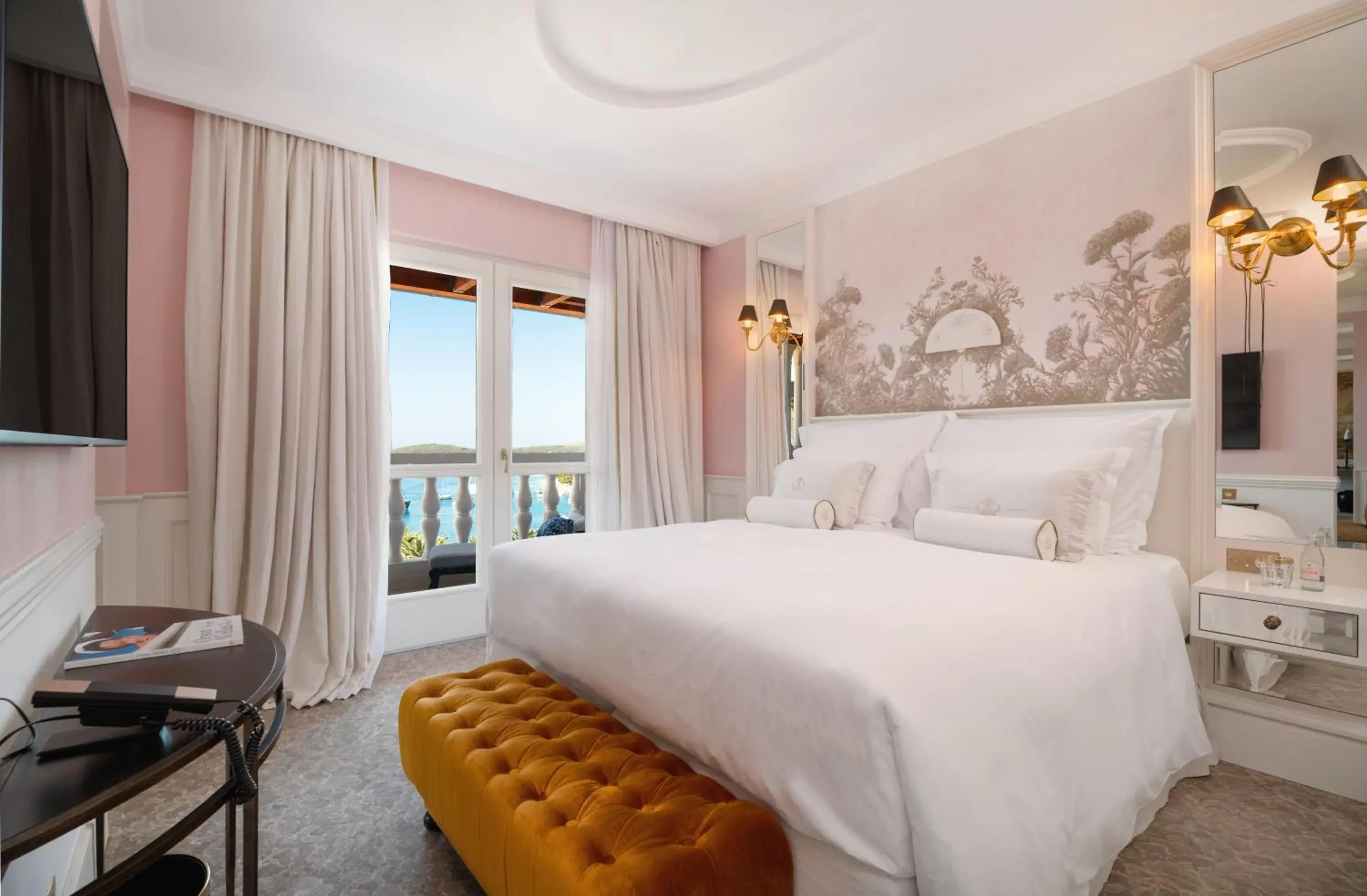 Bed in Palace Elisabeth Hvar Hotel - The Leading Hotels of the World Bed in Palace Elisabeth Hvar Hotel - The Leading Hotels of the World