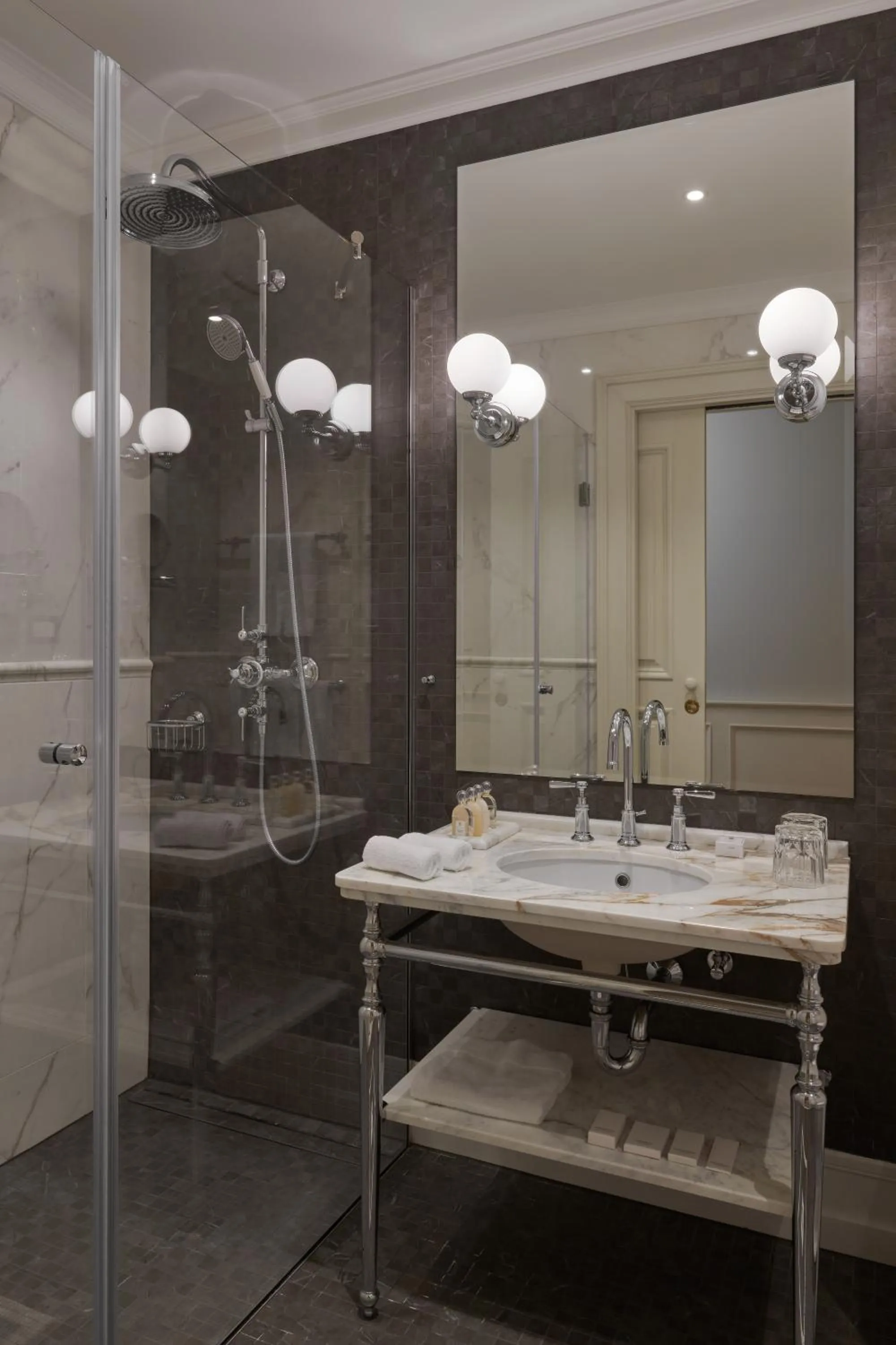 Bathroom in Palace Elisabeth Hvar Hotel - The Leading Hotels of the World