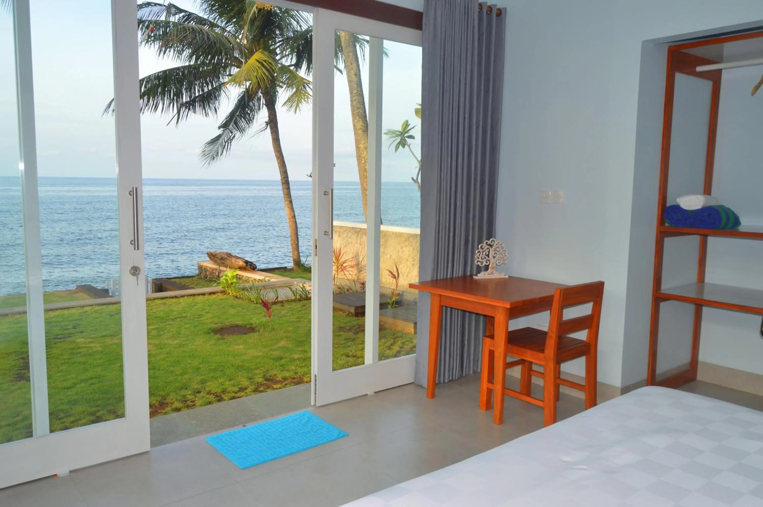 Bed in Mojito Beach Villas