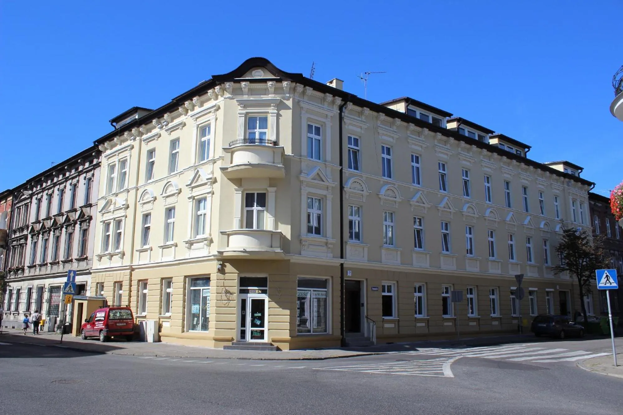 Property building in Dream Team Pomorska