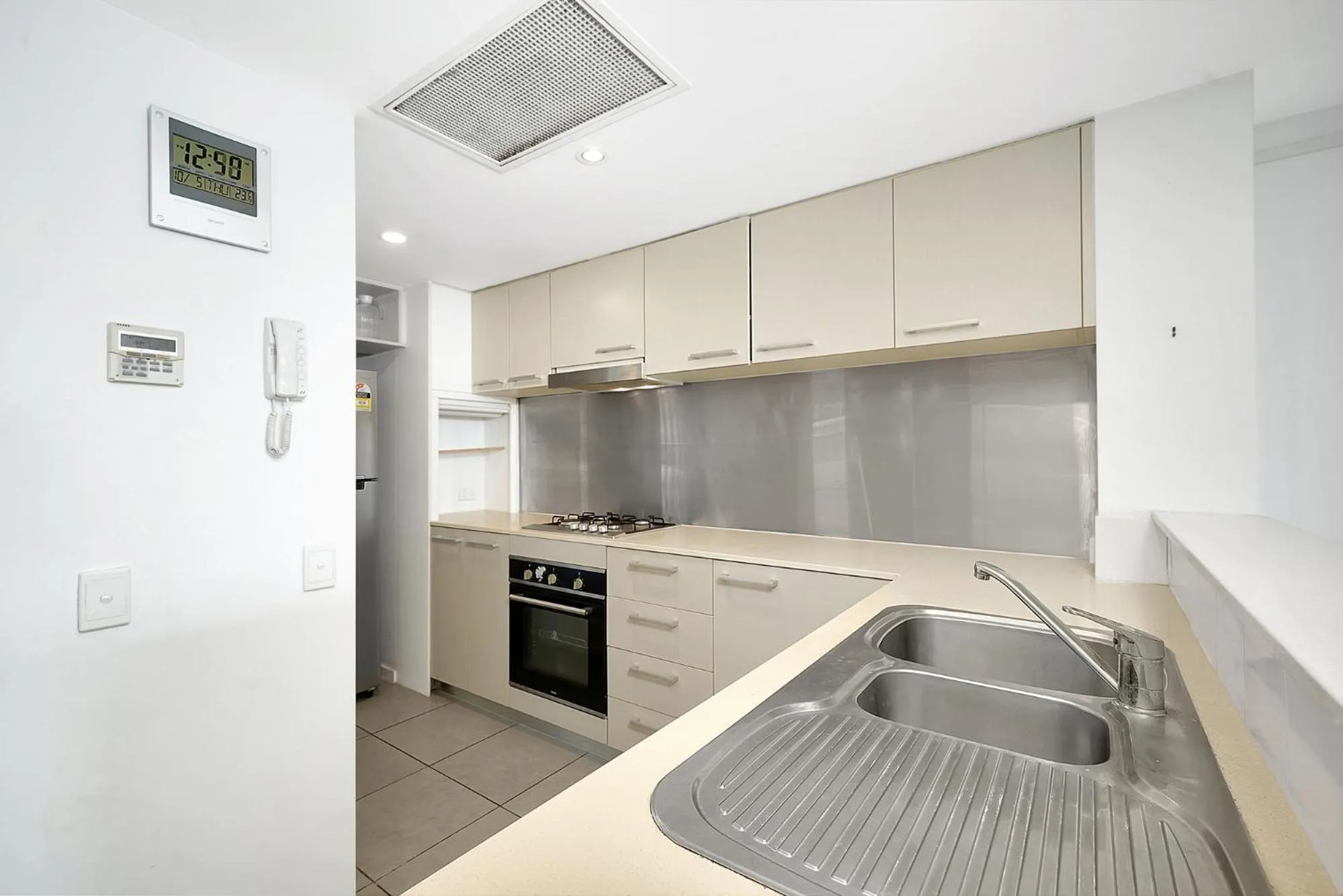 Kitchen or kitchenette in Trilogy Residences Brisbane
